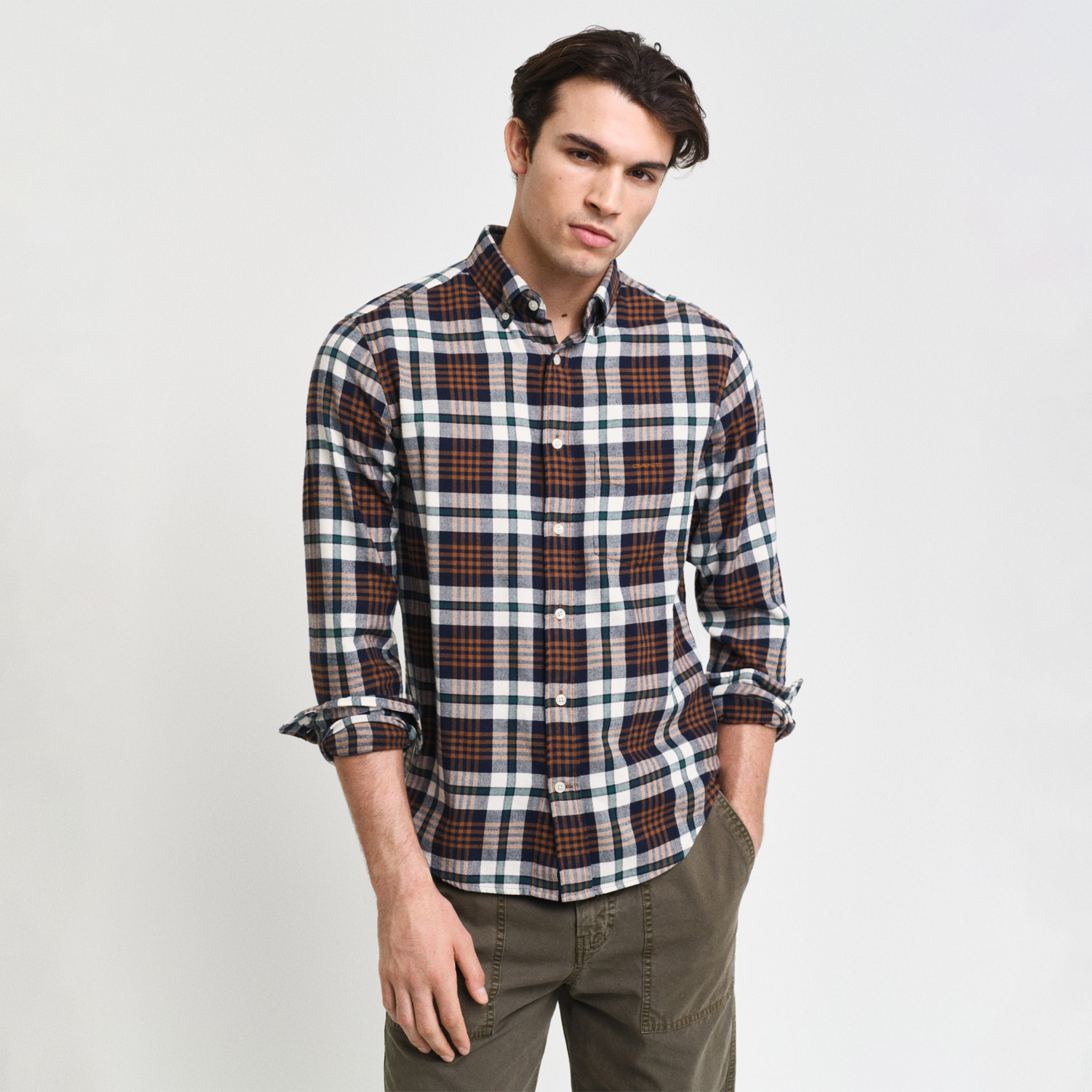 GANT Erkek Kahverengi Regular Fit Düğmeli Yaka Logolu Gömlek