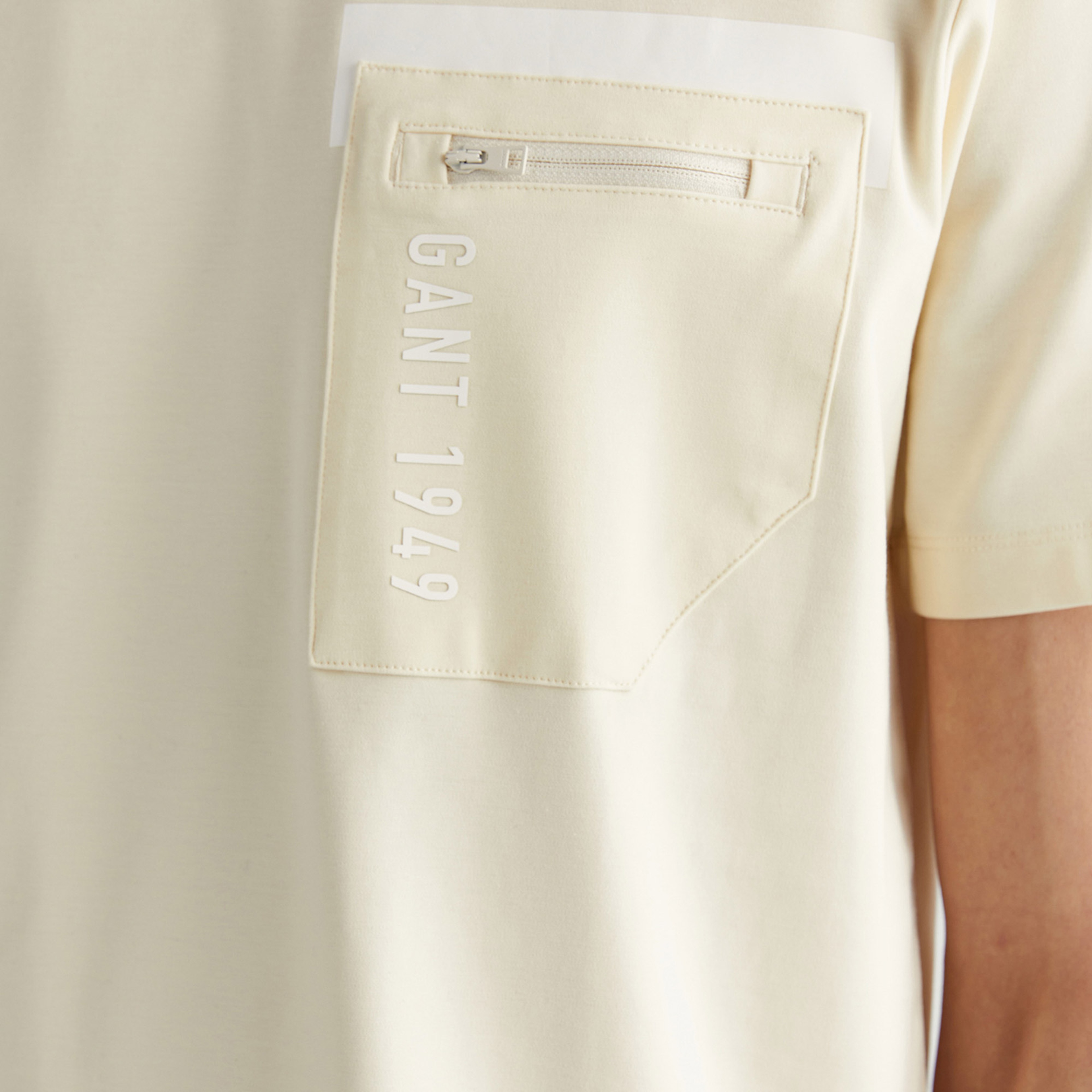 GANT Erkek Krem Regular Fit Bisiklet Yaka Logolu T-Shirt