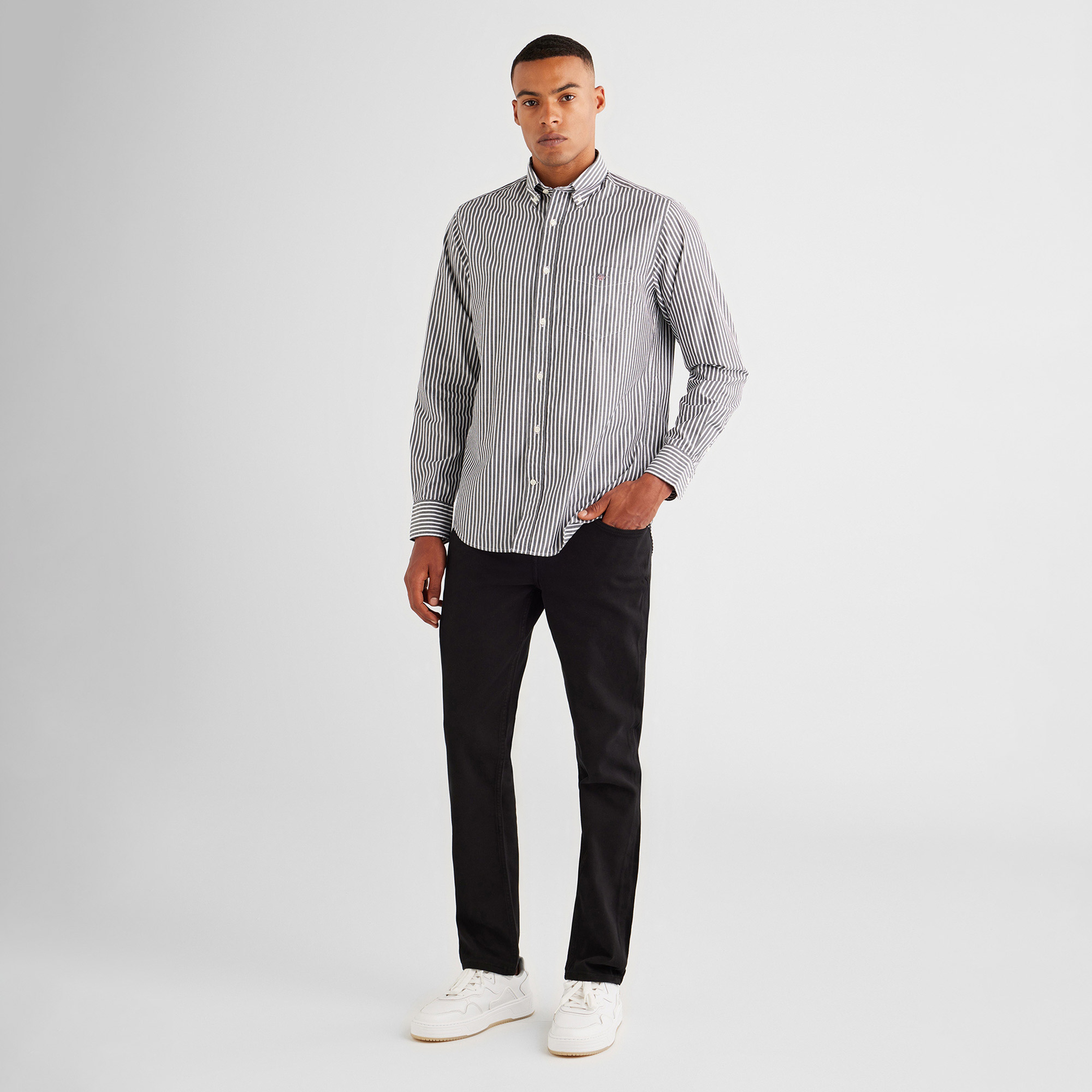 GANT Erkek Siyah Regular Fit Düğmeli Yaka Çizgili Poplin Gömlek