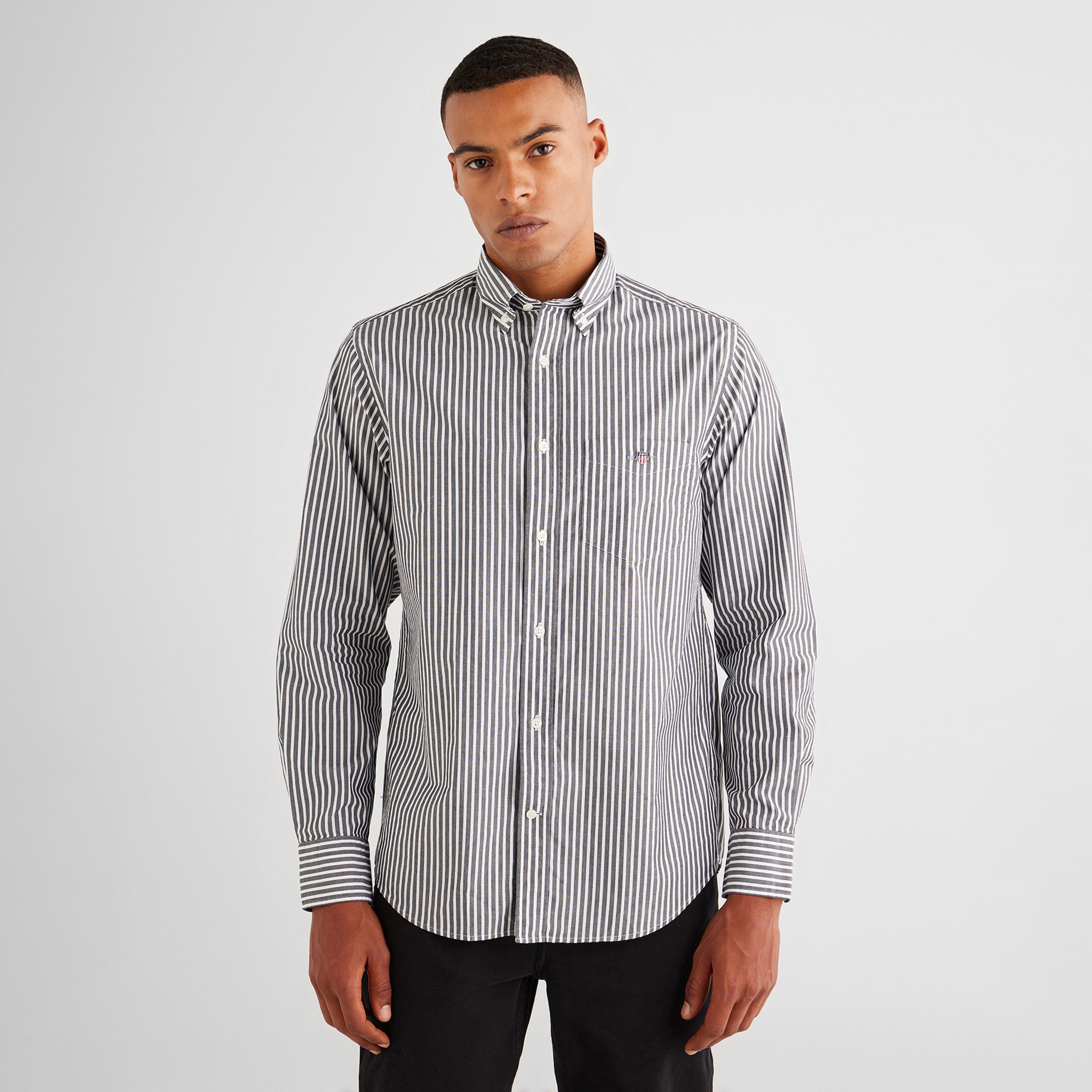 GANT Erkek Siyah Regular Fit Düğmeli Yaka Çizgili Poplin Gömlek