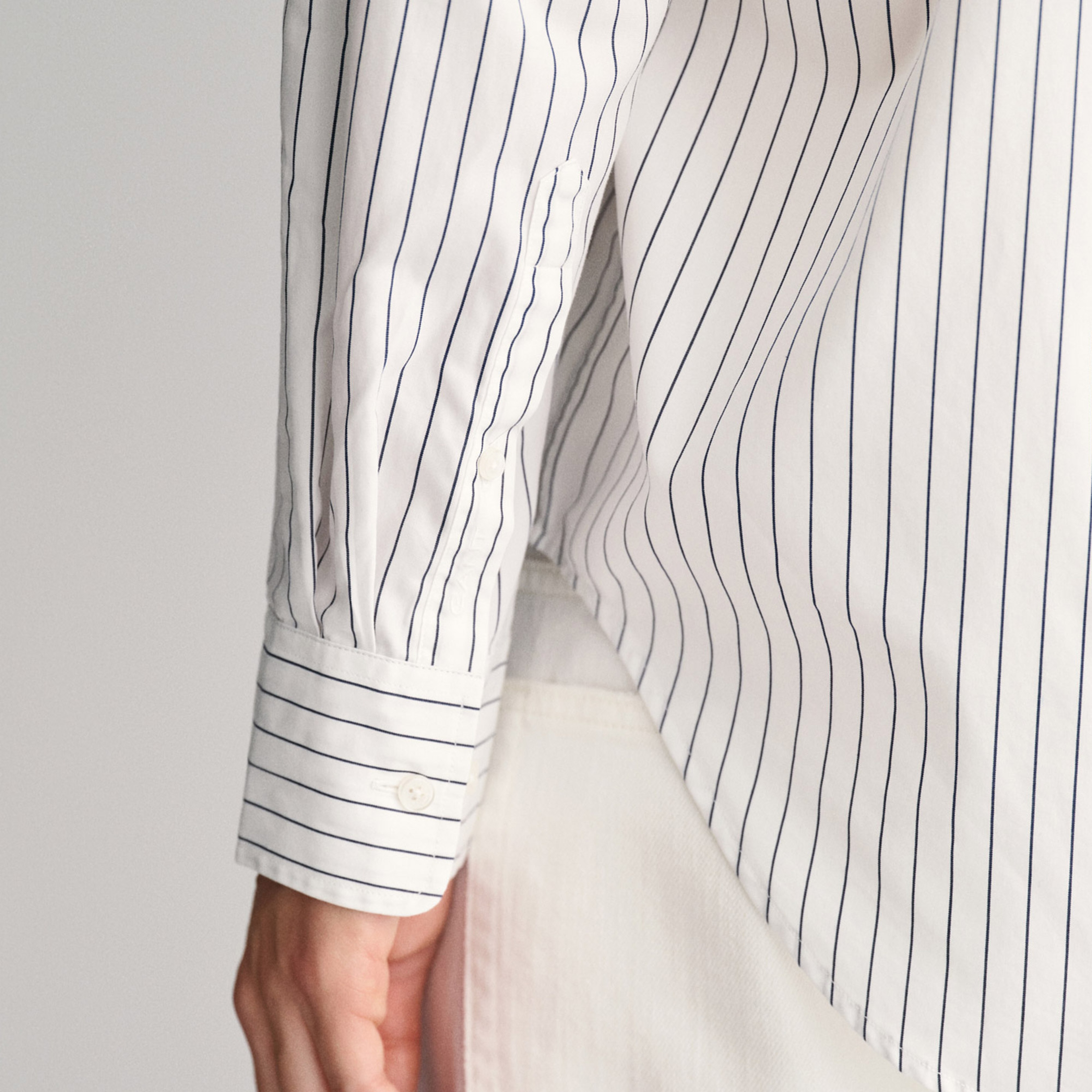 GANT Kadın Beyaz Relaxed Fit Düğmeli Yaka Gömlek
