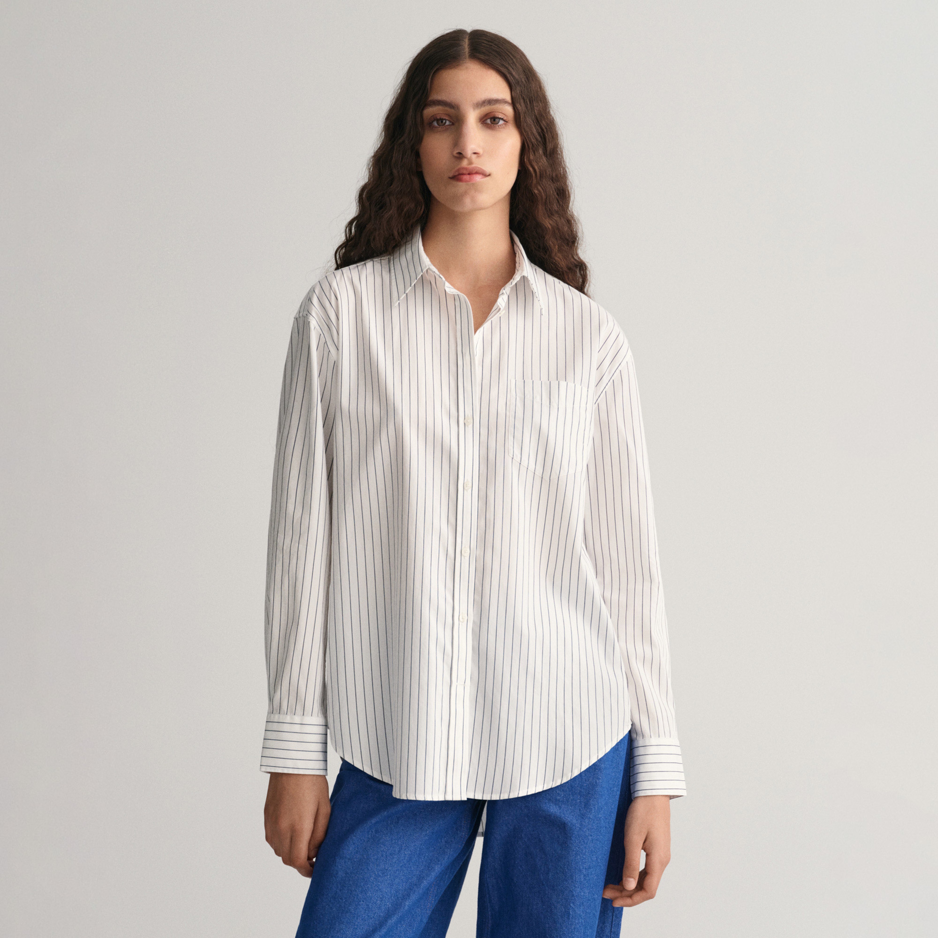 GANT Kadın Beyaz Relaxed Fit Düğmeli Yaka Gömlek