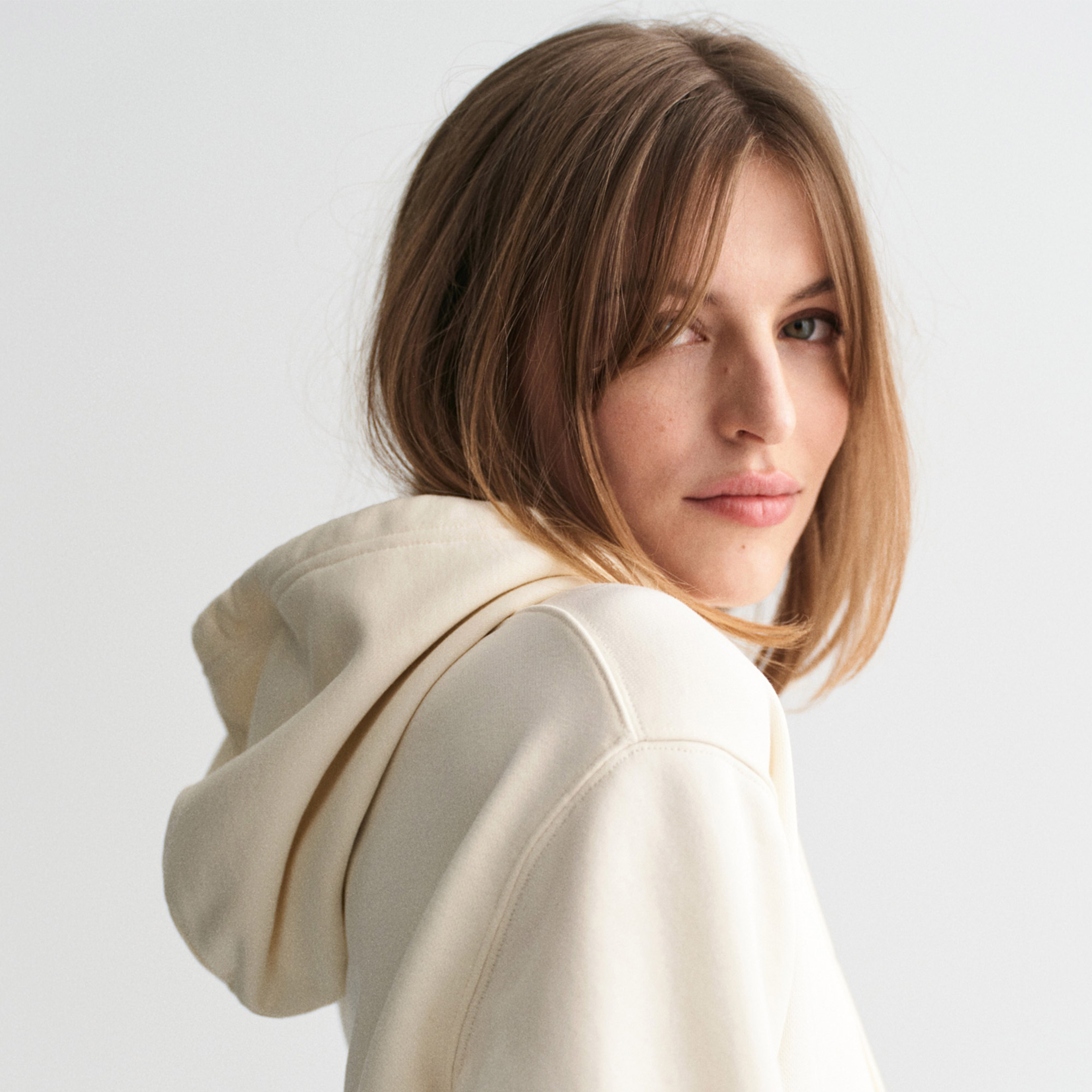 GANT Kadın Krem Relaxed Fit Kapüşonlu Logolu Sweatshirt
