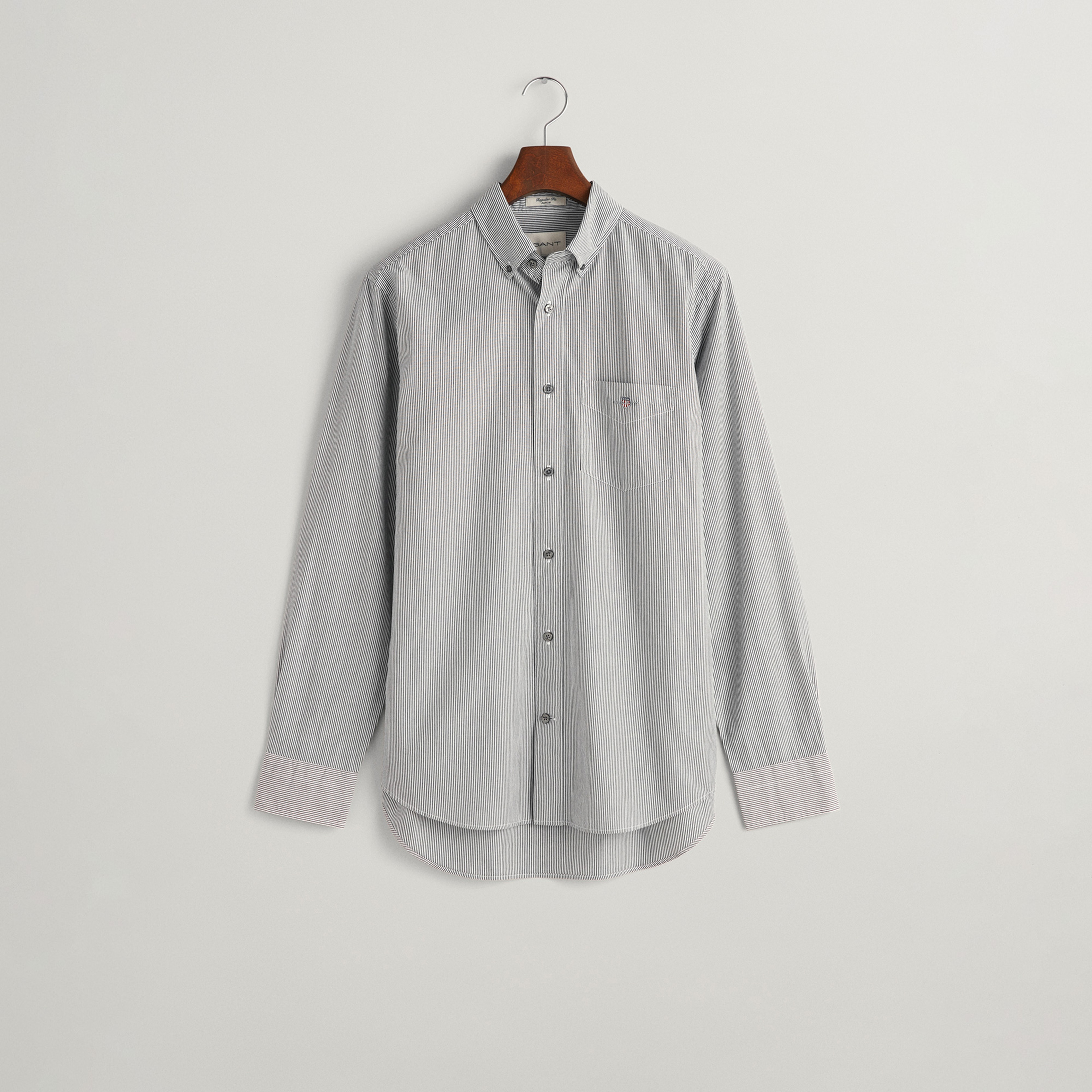 GANT Erkek Siyah Regular Fit Düğmeli Yaka Çizgili Gömlek