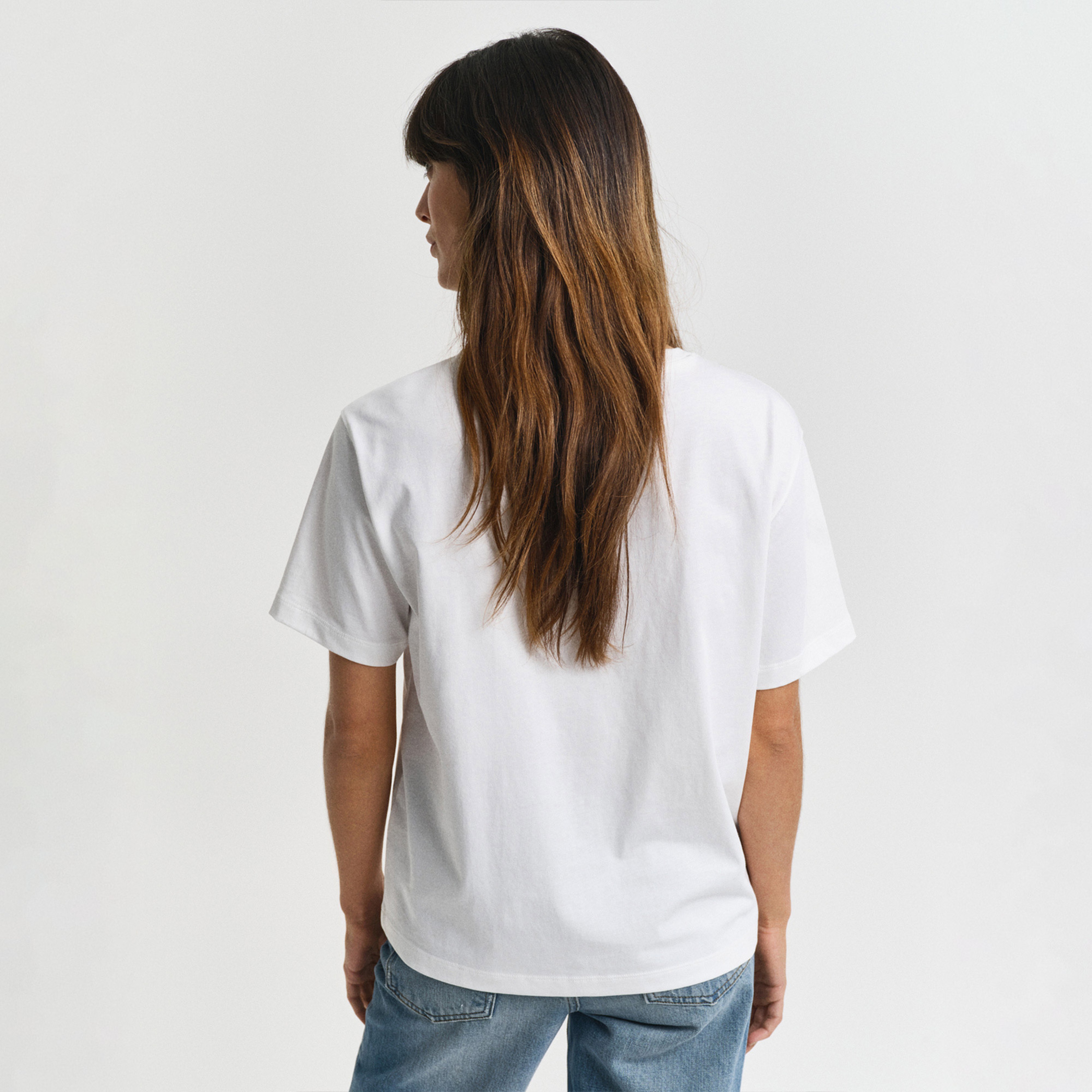 GANT Kadın Krem Relaxed Fit Bisiklet Yaka Logolu T-Shirt