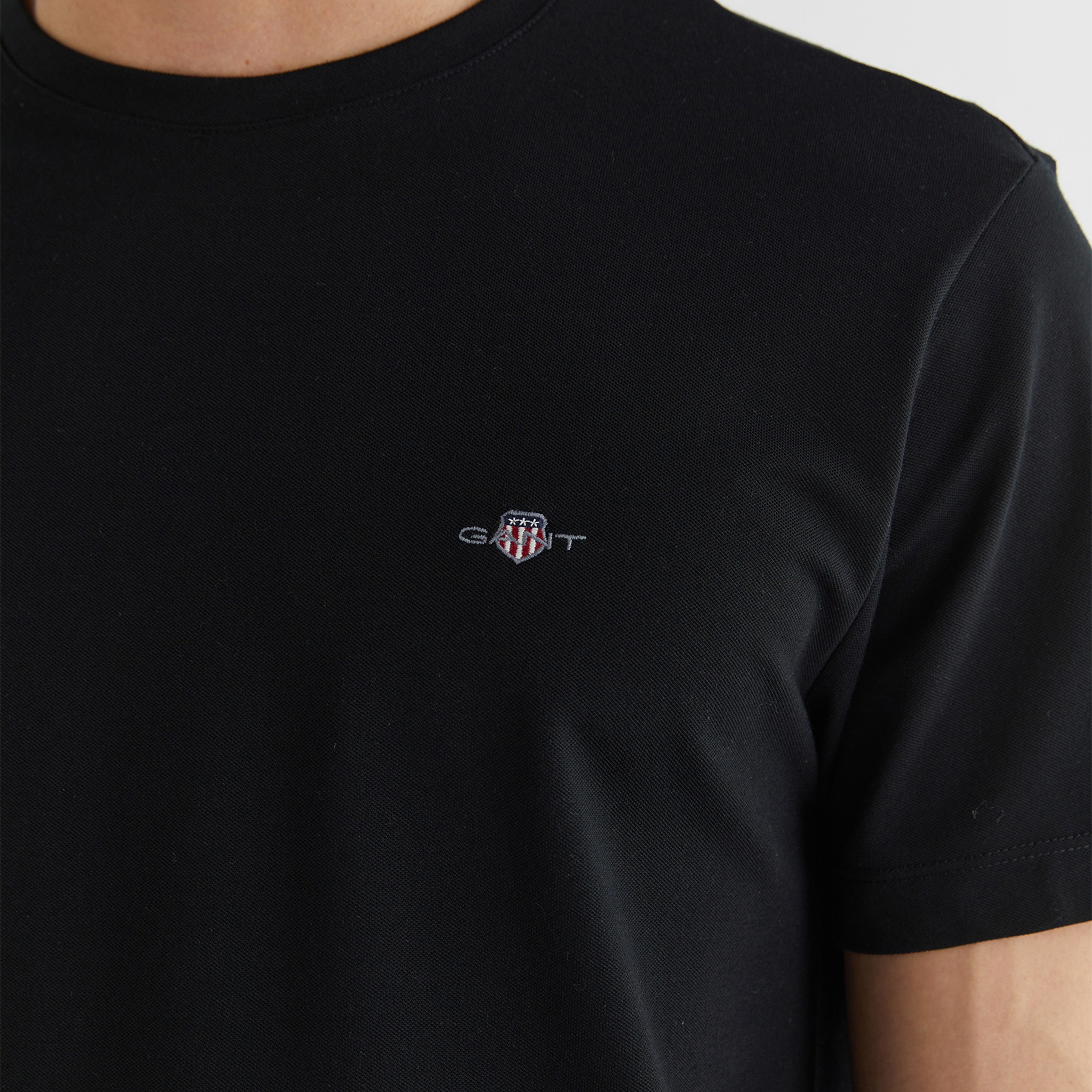 GANT Erkek Siyah Bisiklet Yaka Regular Fit T-Shirt