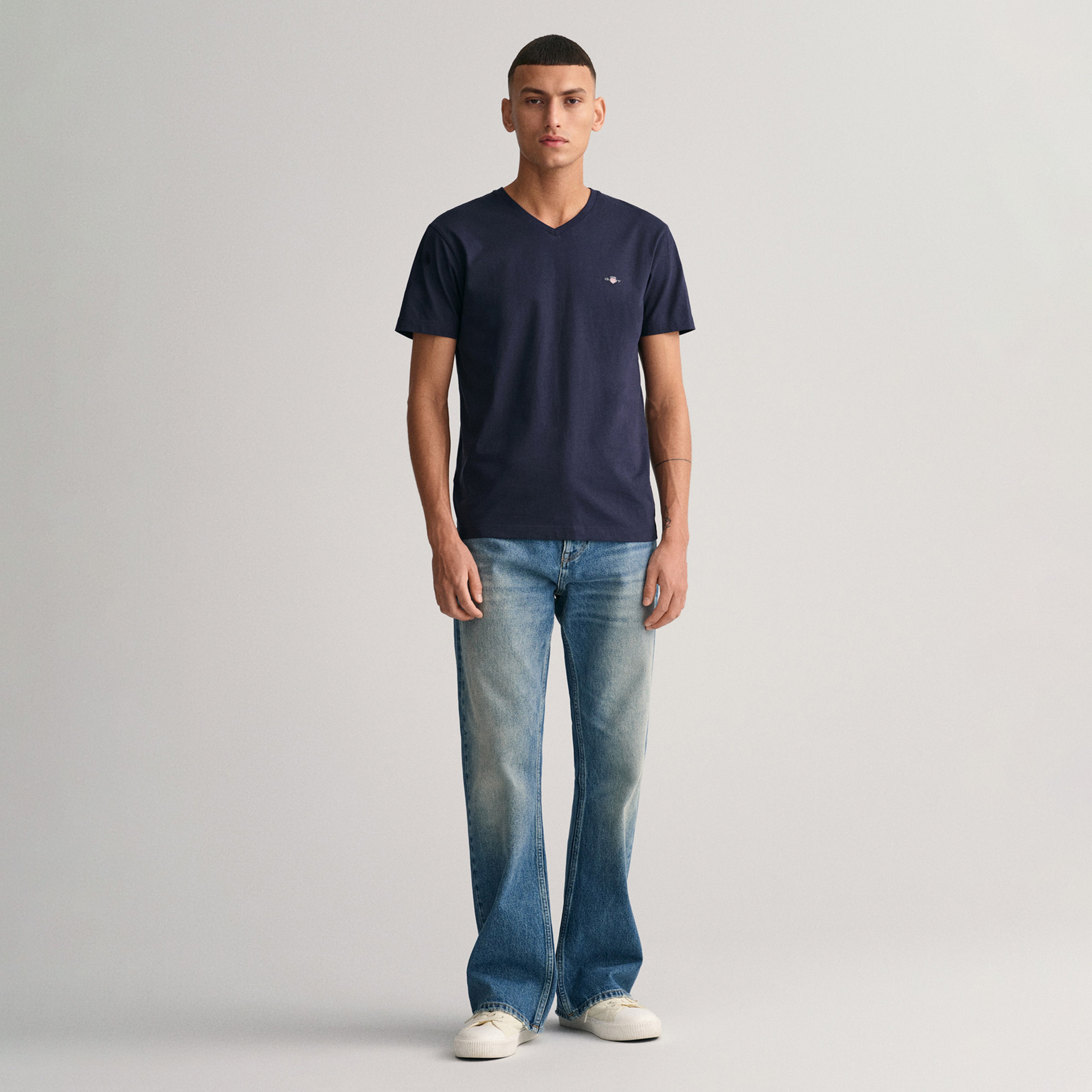 GANT Erkek Lacivert Slim Fit V Yaka T-Shirt