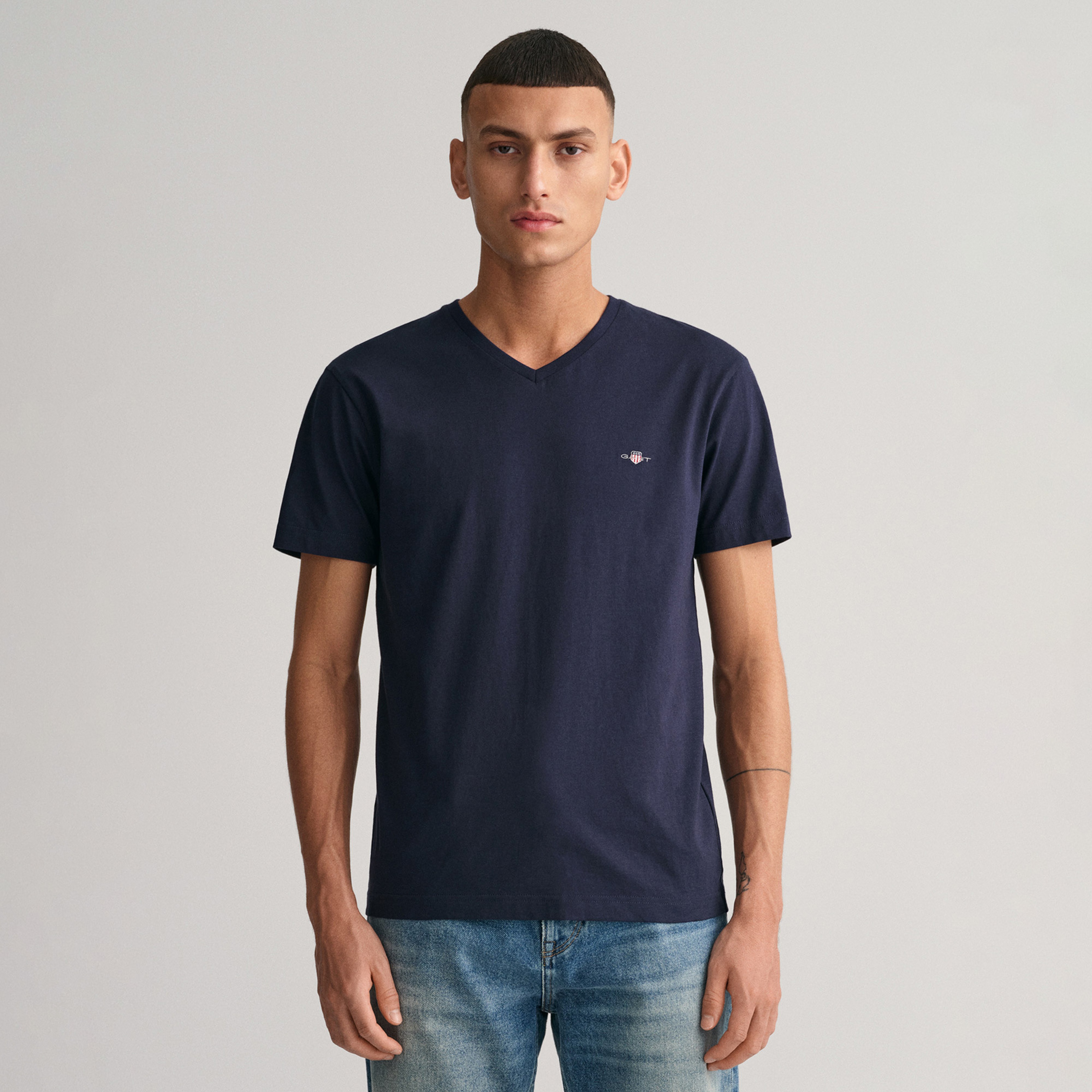 GANT Erkek Lacivert Slim Fit V Yaka T-Shirt