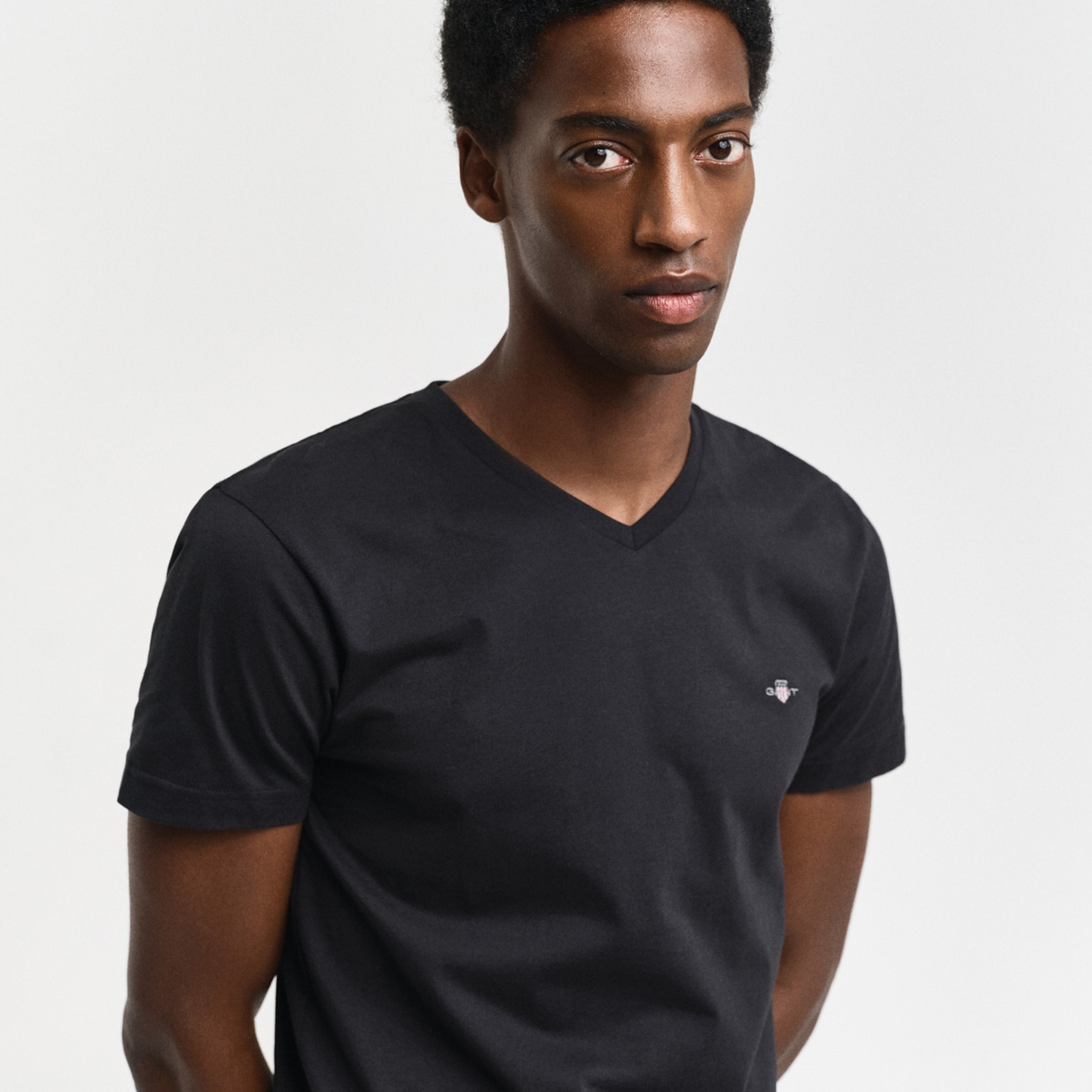 GANT Erkek Siyah Slim Fit V Yaka T-Shirt