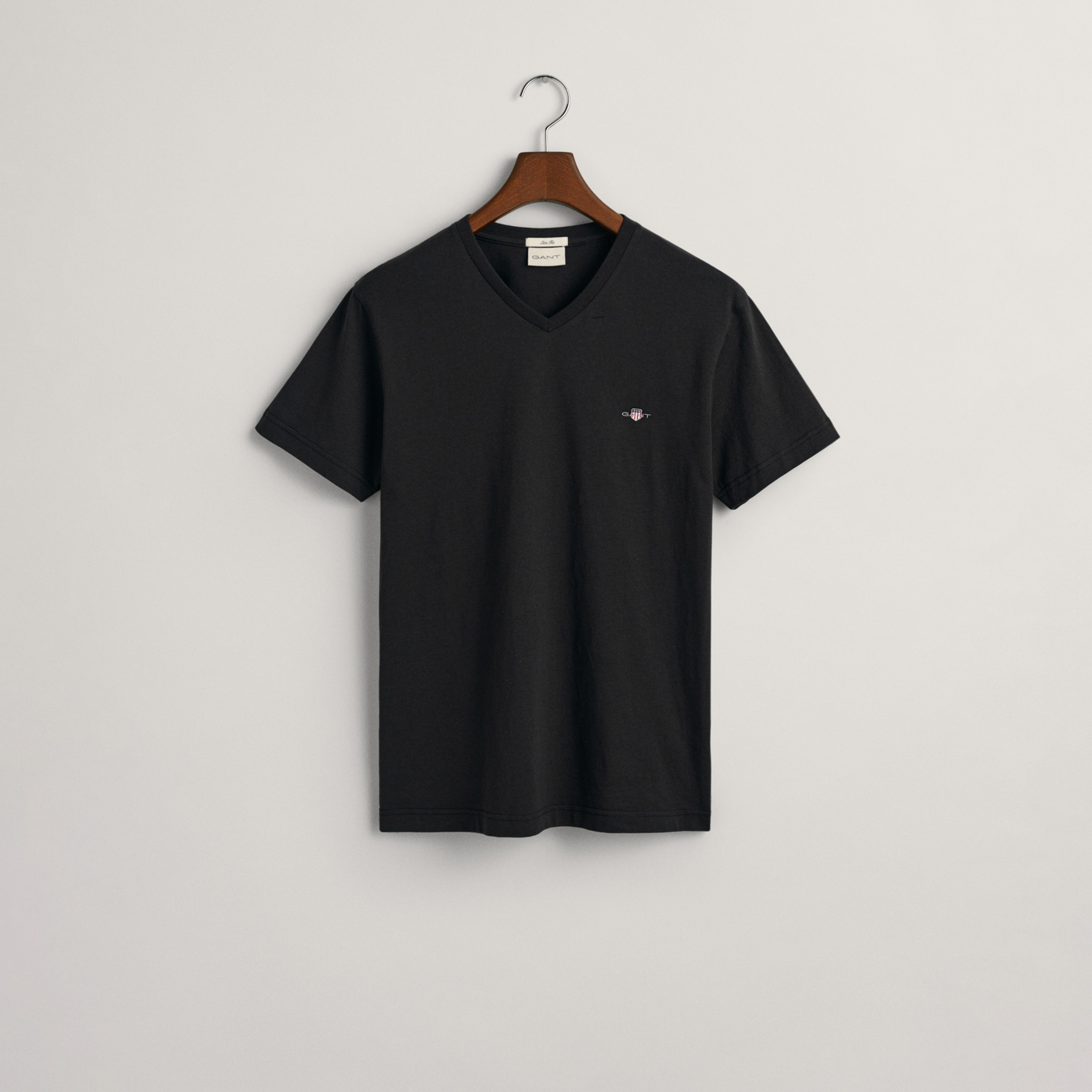 GANT Erkek Siyah Slim Fit V Yaka T-Shirt