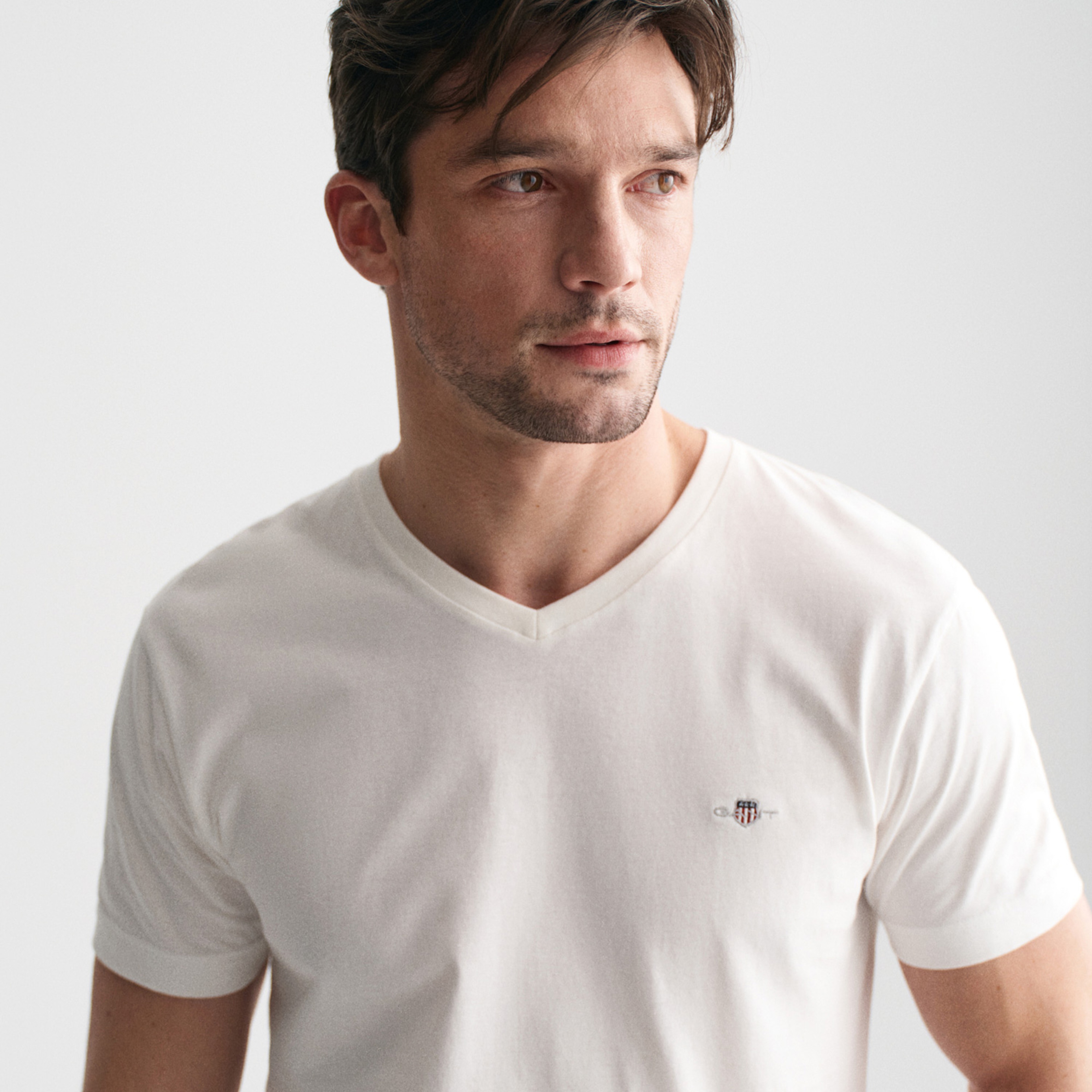 GANT Erkek Beyaz Slim Fit V Yaka T-Shirt