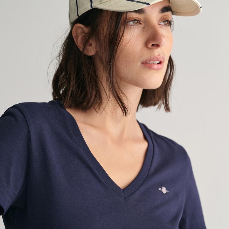 GANT Kadın Lacivert V Yaka Regular Fit Logolu T-Shirt