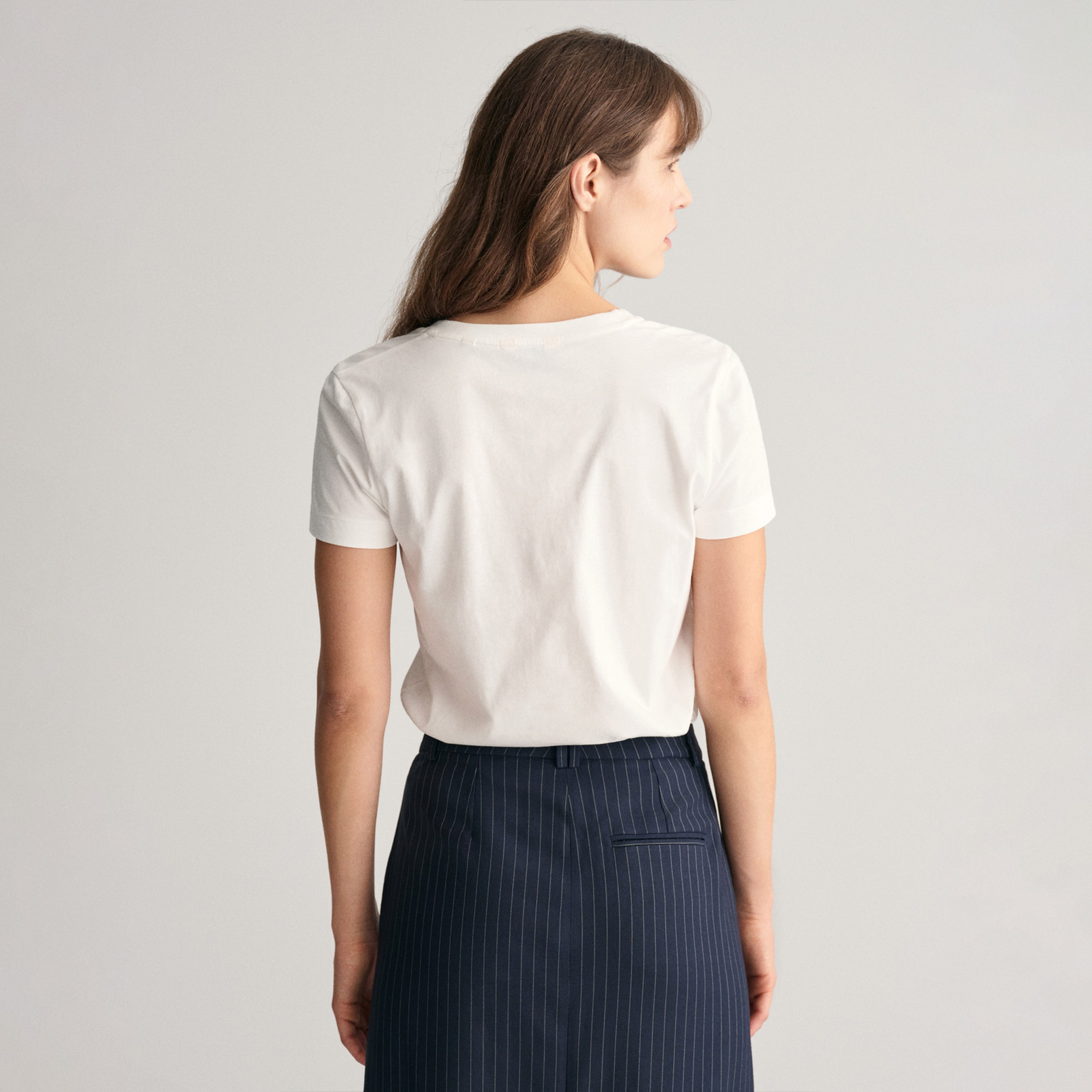 GANT Kadın Beyaz V Yaka Regular Fit T-Shirt