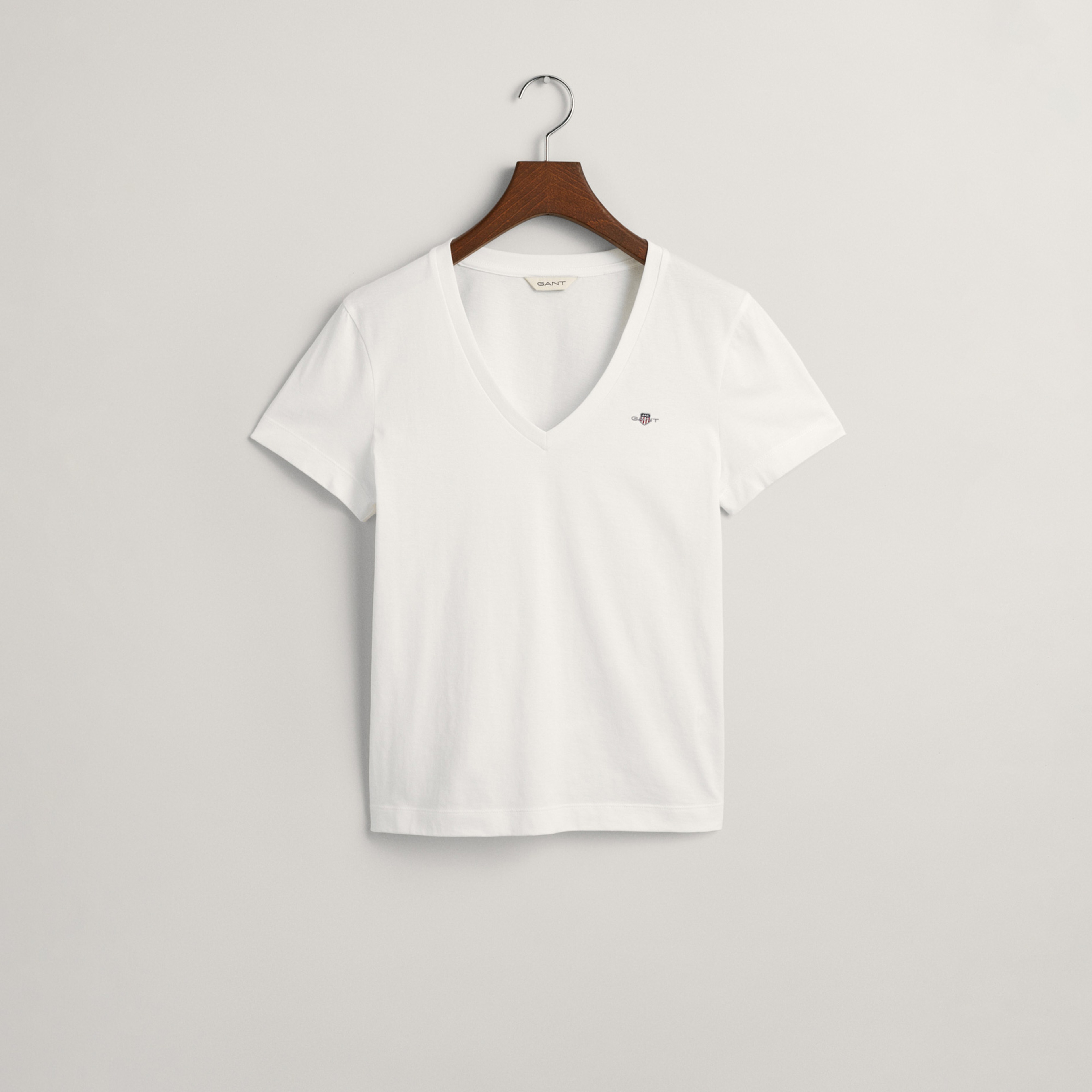 GANT Kadın Beyaz V Yaka Regular Fit T-Shirt