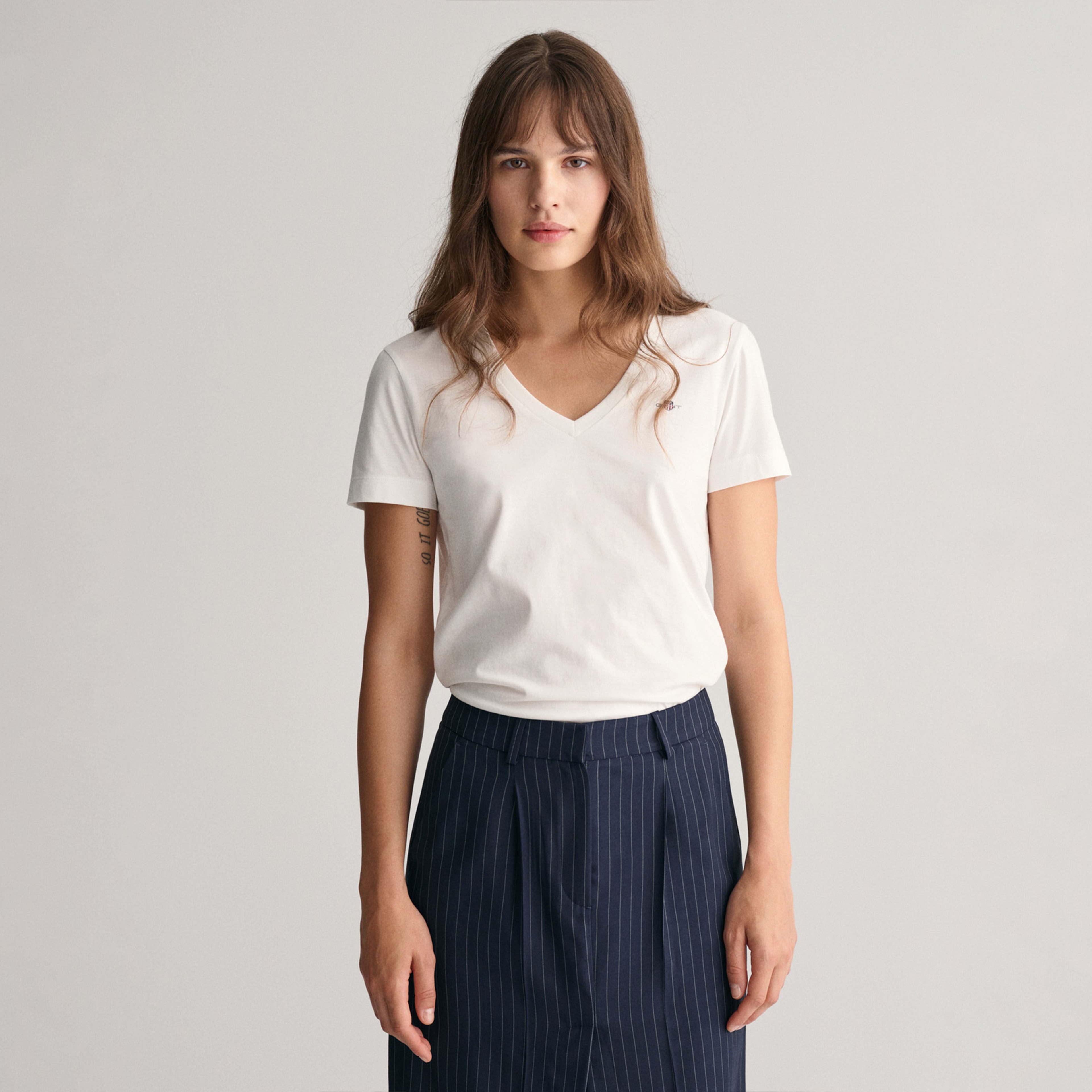 GANT Kadın Beyaz V Yaka Regular Fit T-Shirt