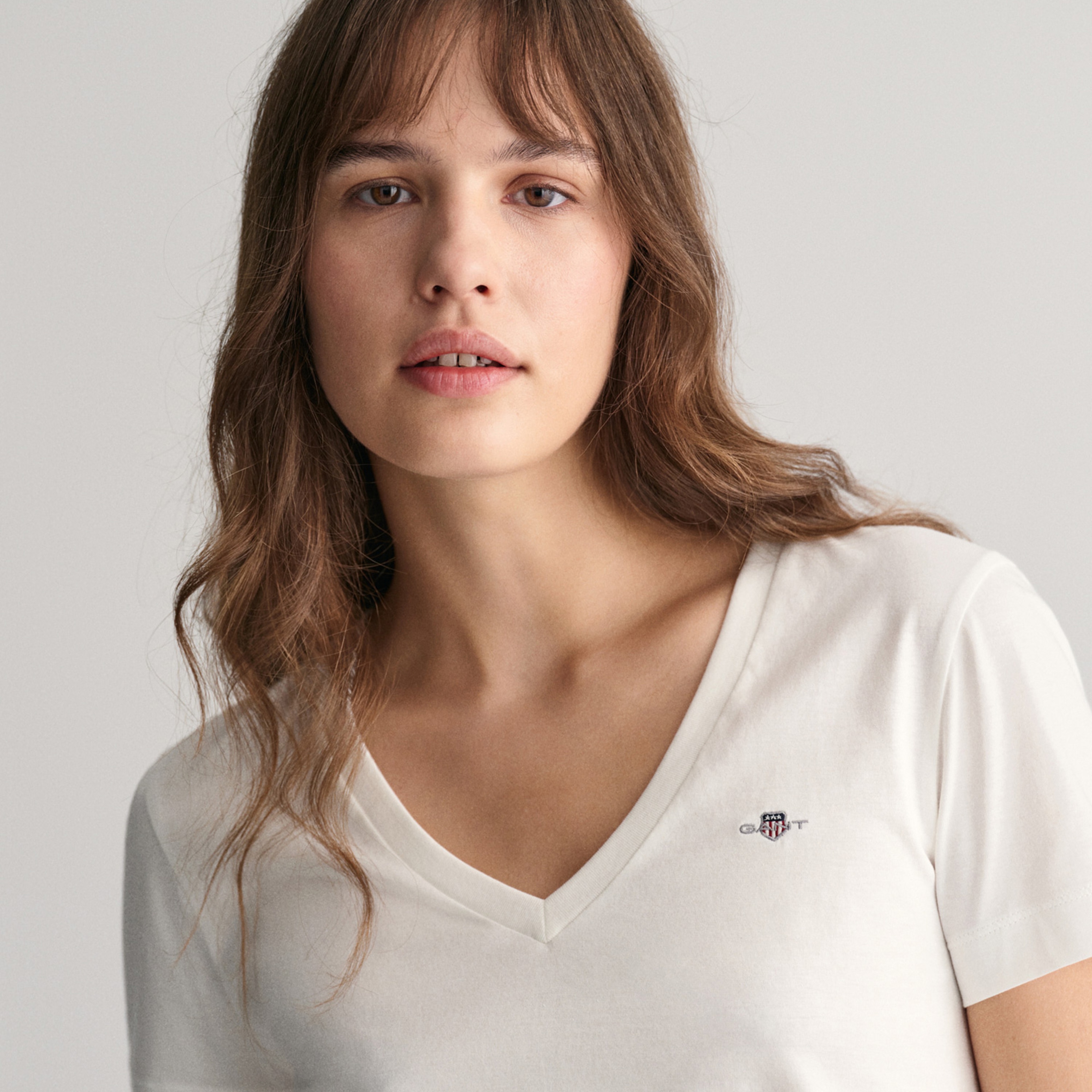 GANT Kadın Beyaz V Yaka Regular Fit T-Shirt