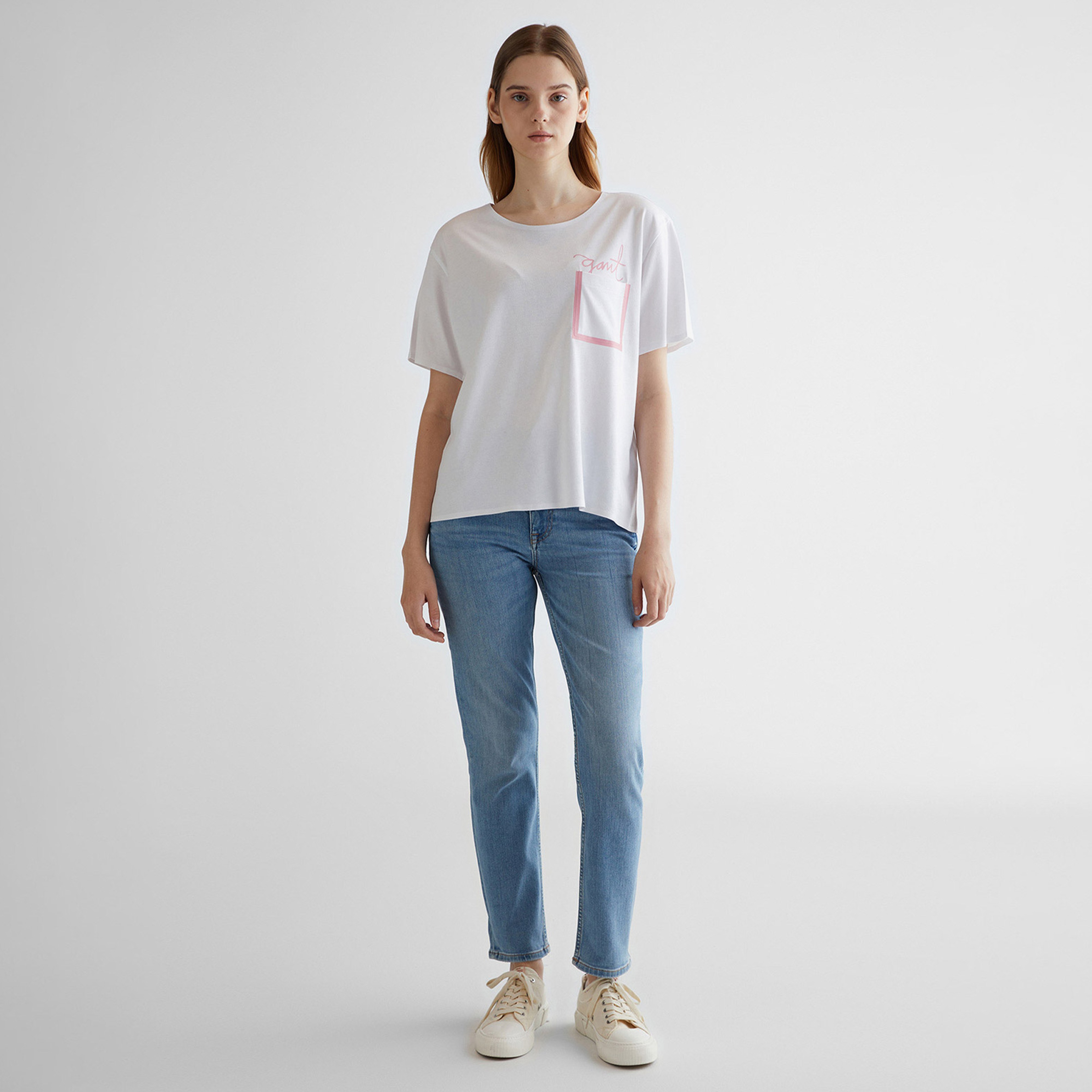GANT Kadın Beyaz Oversize Fit Bisiklet Yaka Logolu T-shirt