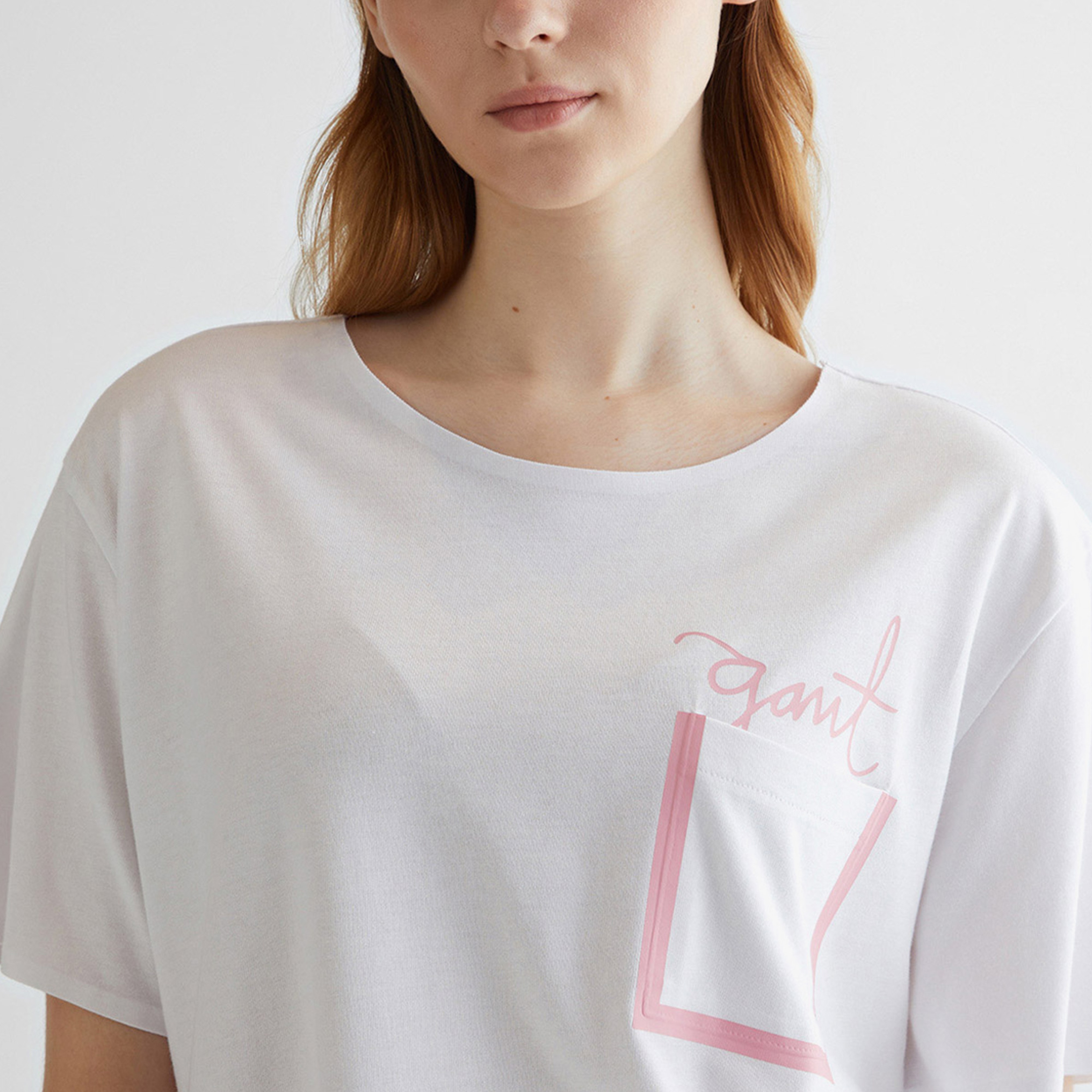 GANT Kadın Beyaz Oversize Fit Bisiklet Yaka Logolu T-shirt