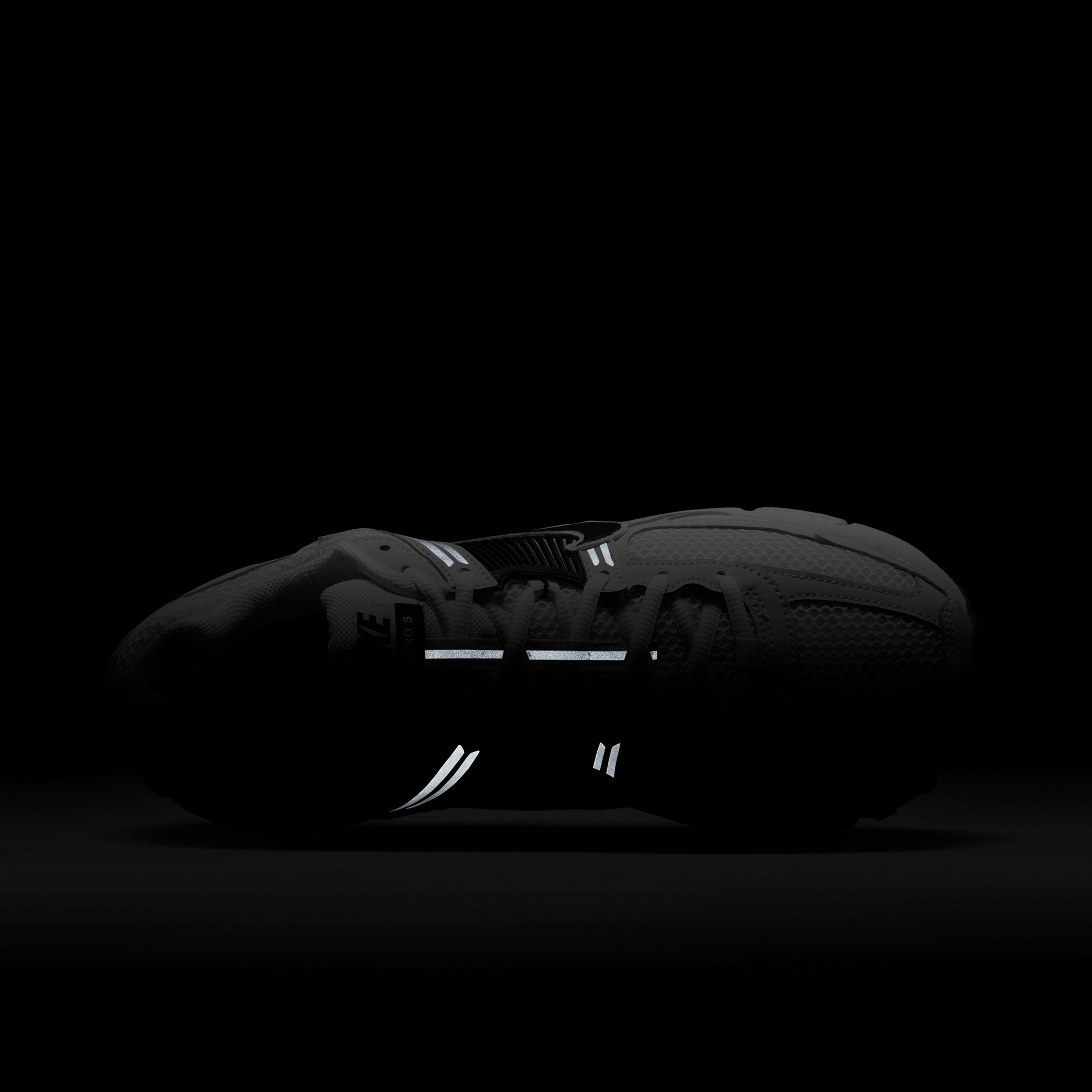 Nike Zoom Vomero 5 Erkek Beyaz Sneaker