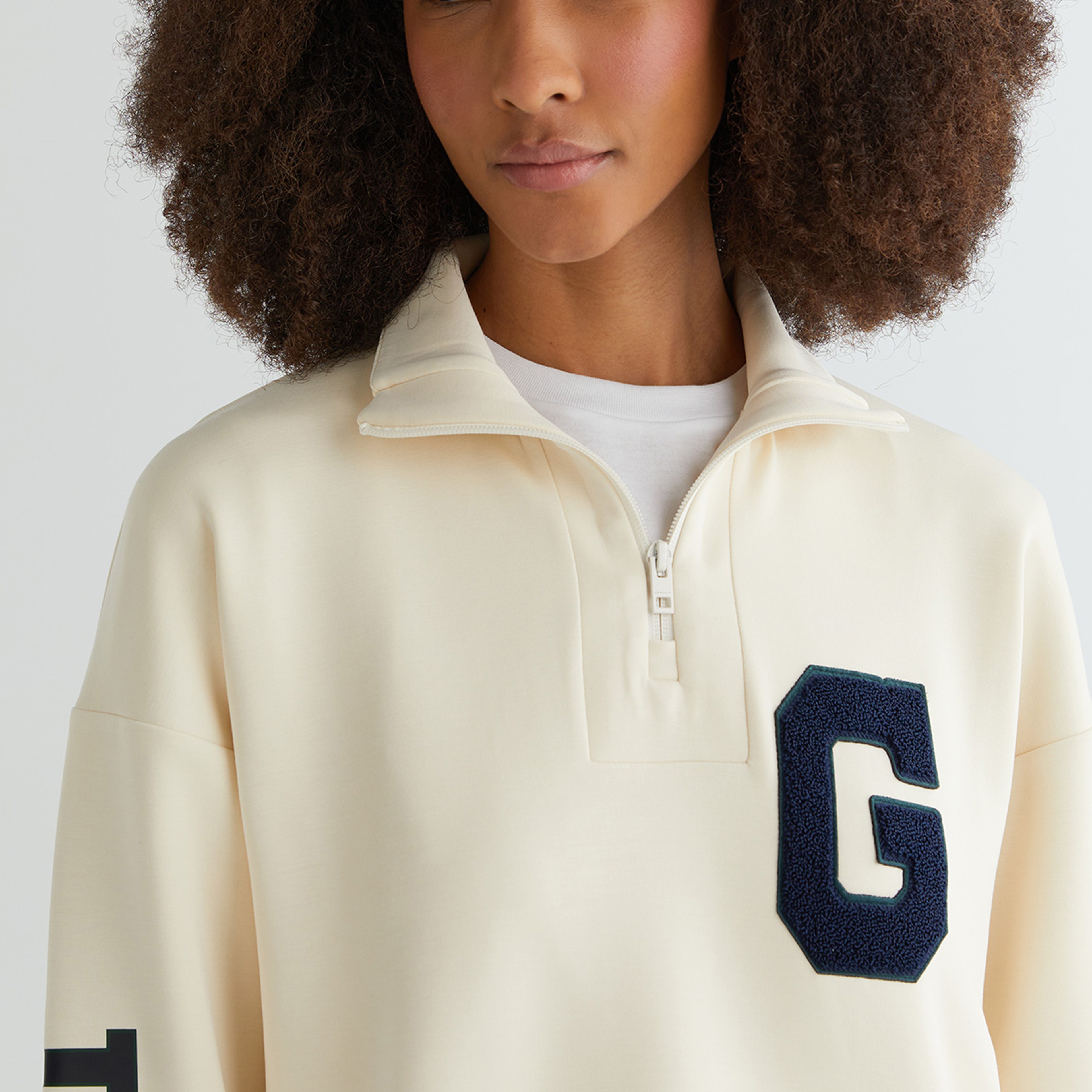 GANT Kadın Krem Regular Fit Yarım Fermuarlı Logolu Sweatshirt