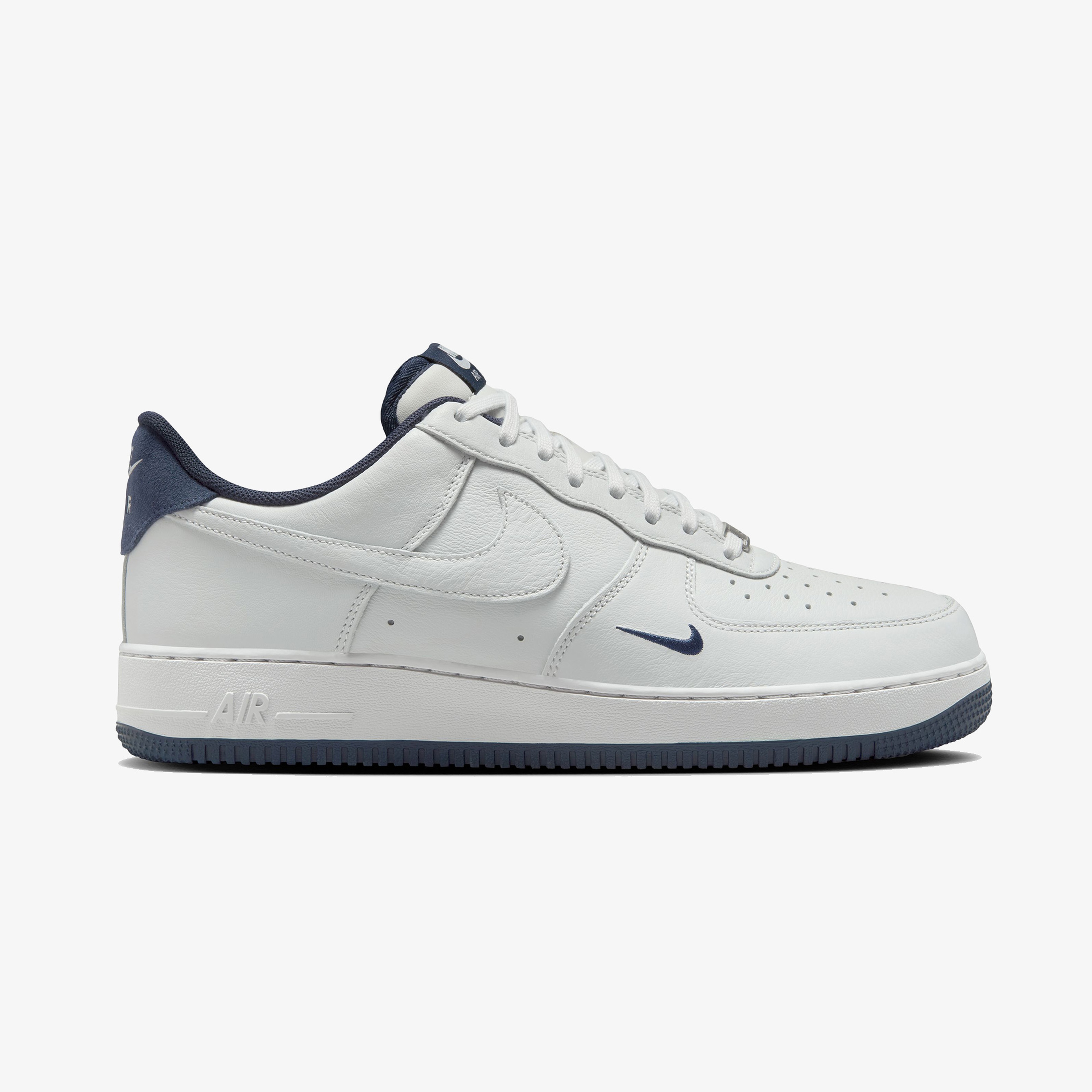 Nike Air Force 1 '07 LV8 Erkek Beyaz Sneaker