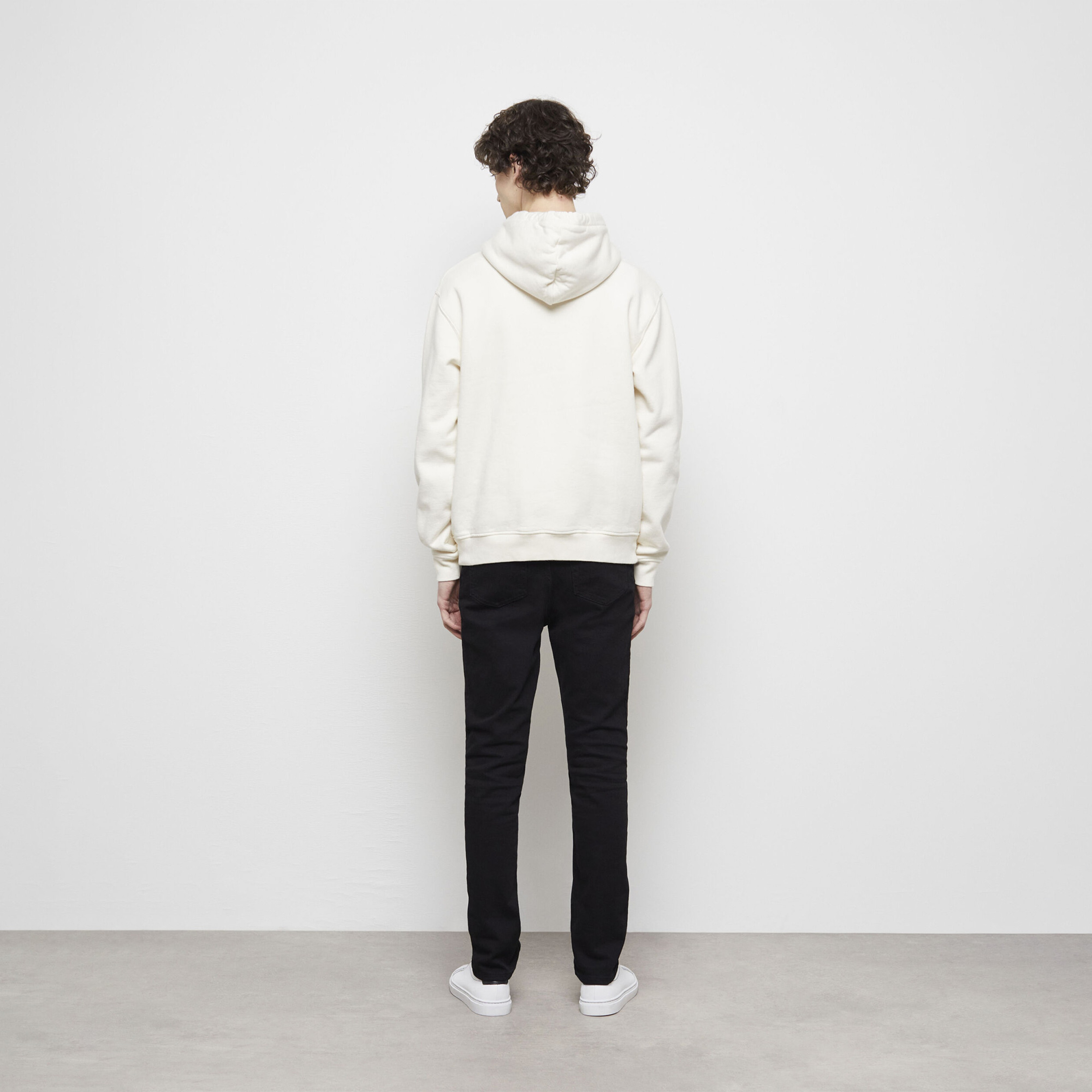 ERKEK KAPÜŞONLU LOGO BASKILI BEYAZ SWEATSHIRT