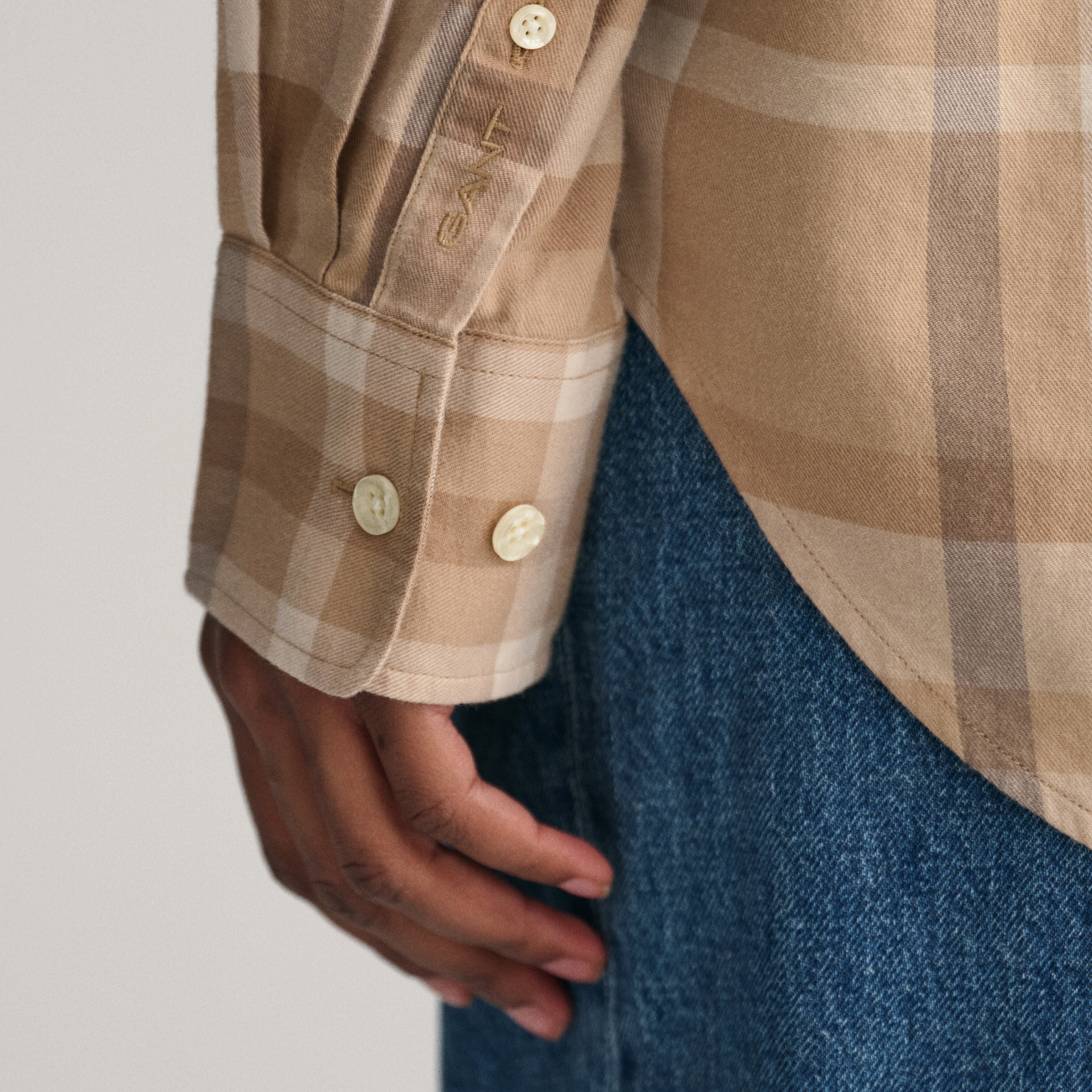 GANT Kadın Kahverengi Relaxed Fit Düğmeli Yaka Kareli Gömlek