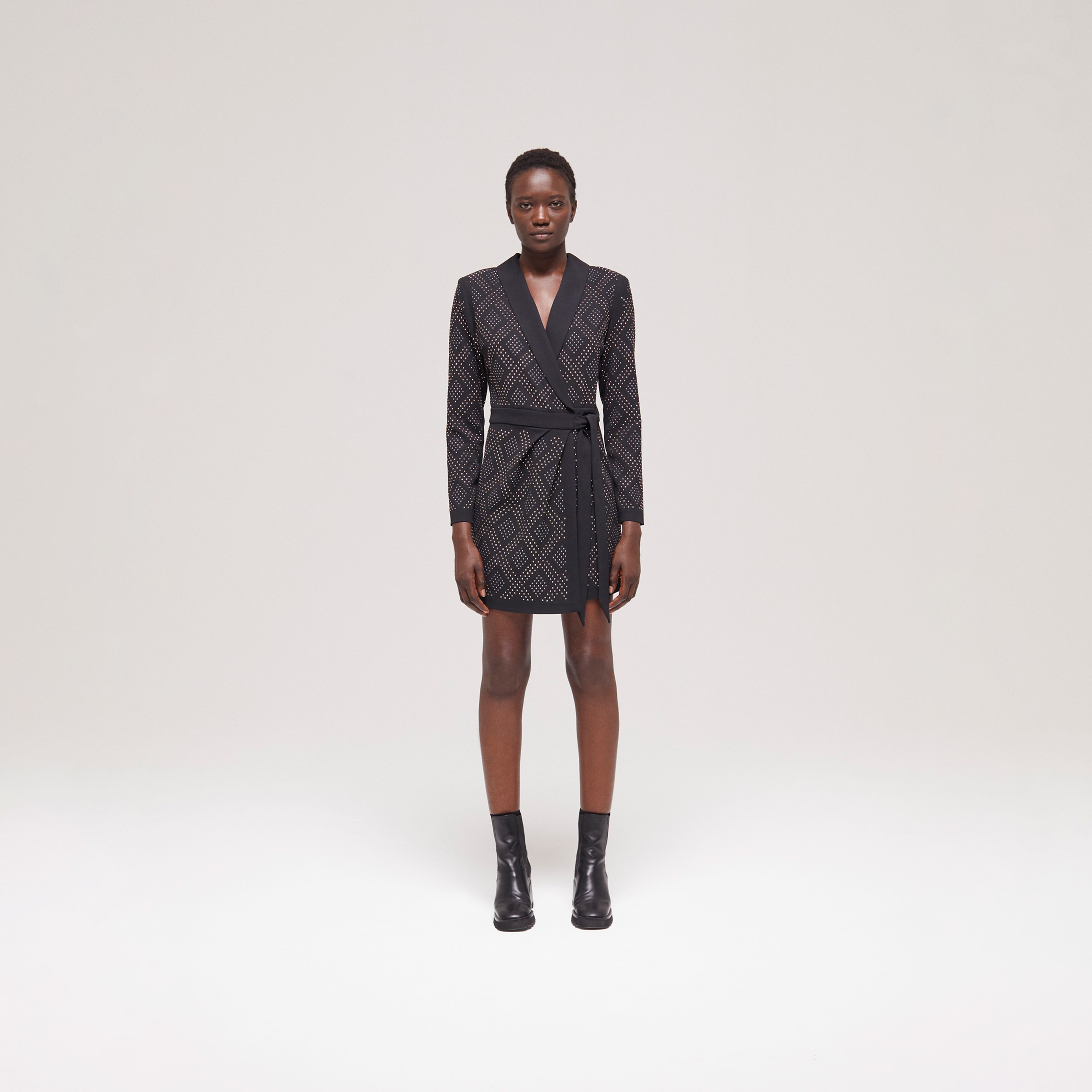 KADIN TAŞLI SİYAH ELBİSE