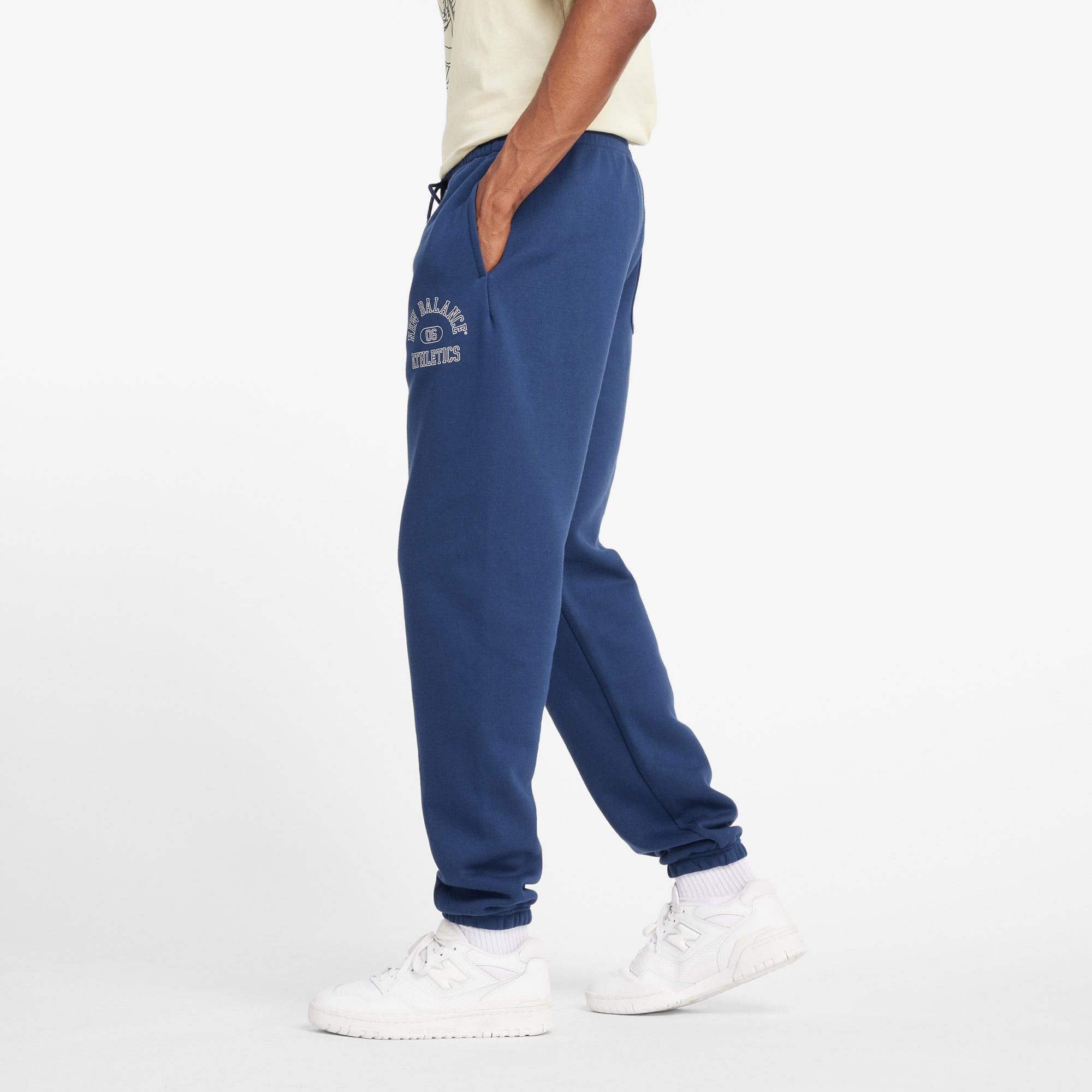 New Balance Sport Essentials Fleece Graphic Jogger Erkek Lacivert