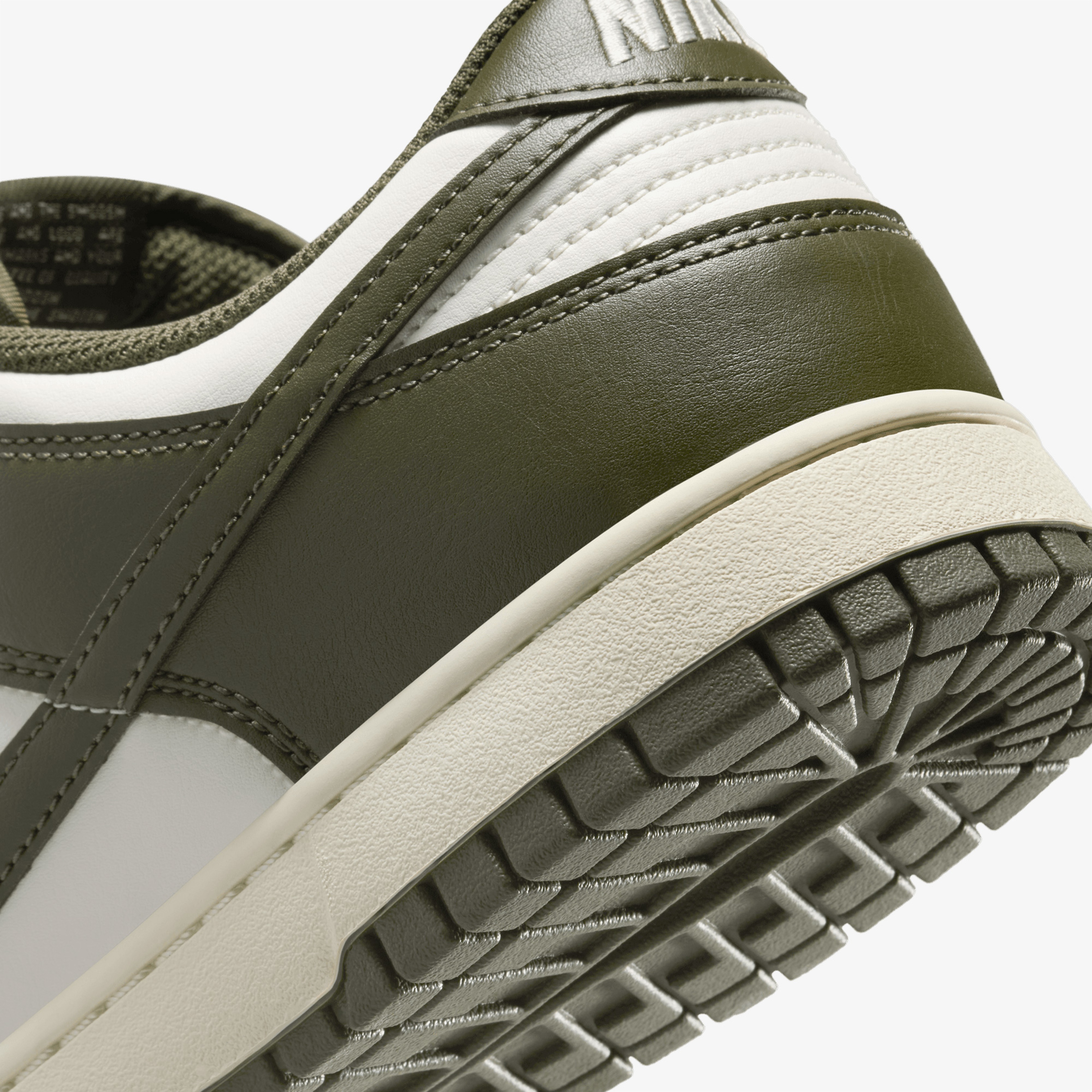 Nike Dunk Low Retro Erkek Beyaz Sneaker