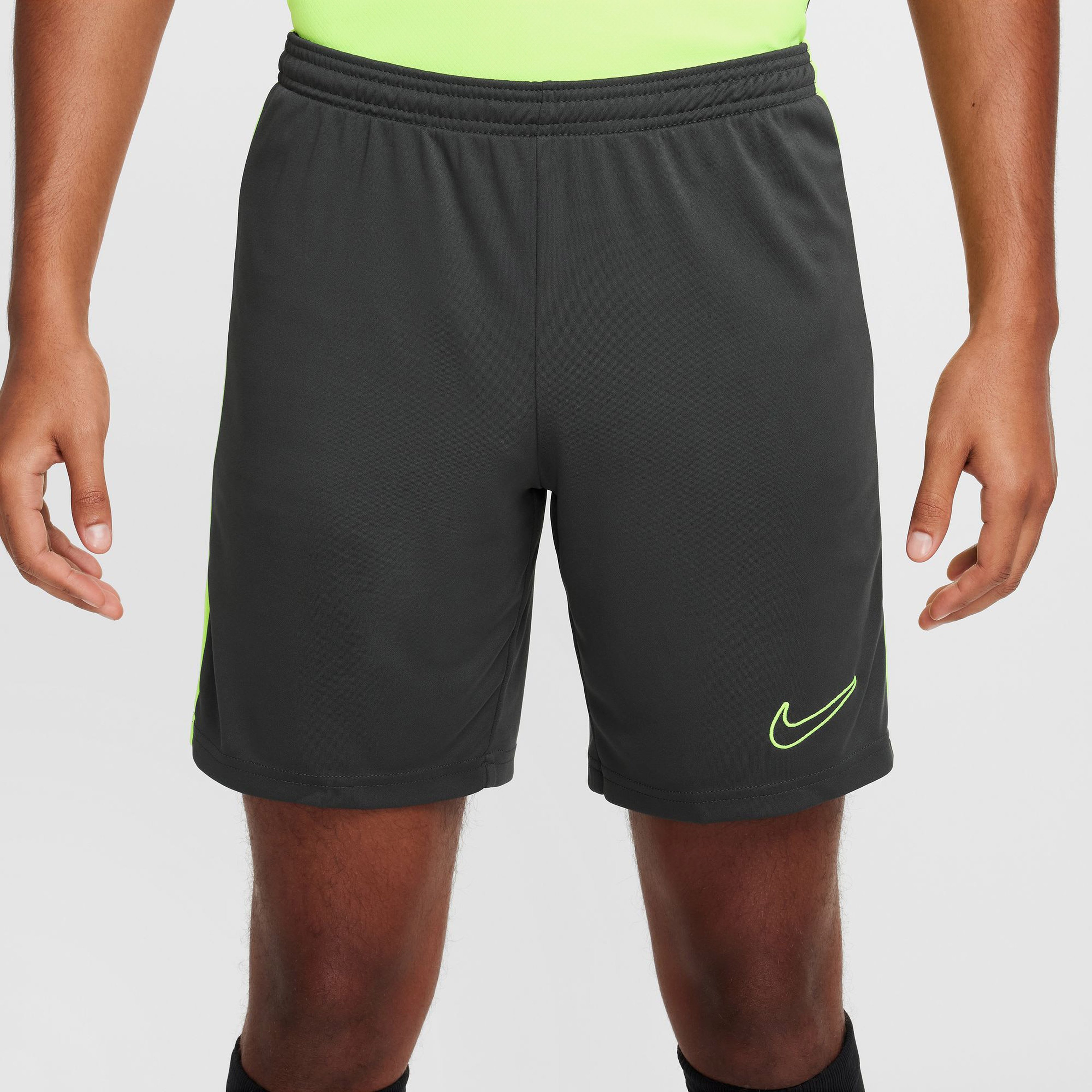 Nike Dri-Fit Academy Erkek Gri Futbol Şortu