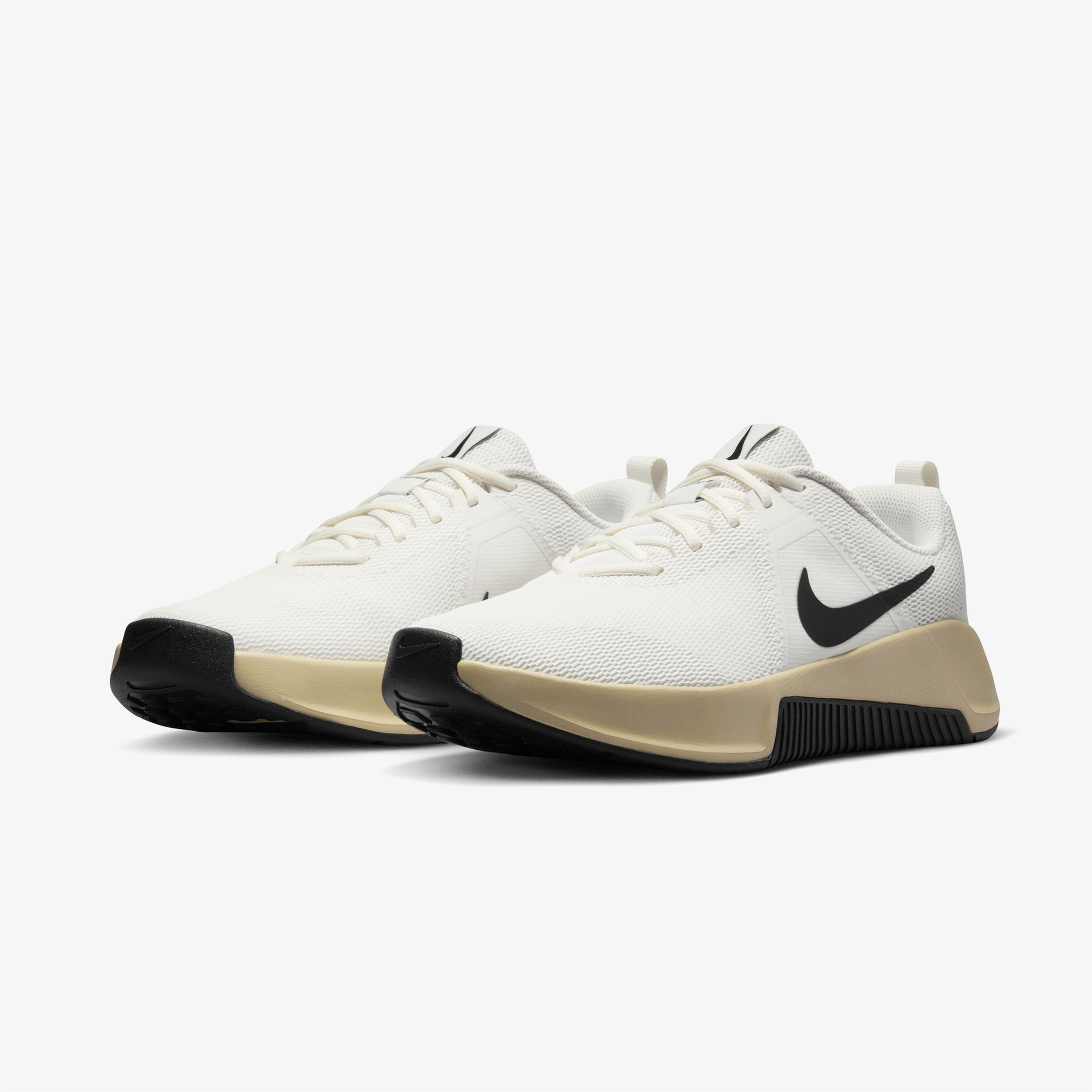 Nike Mc Trainer 3 Erkek Beyaz Antrenman Ayakkabısı