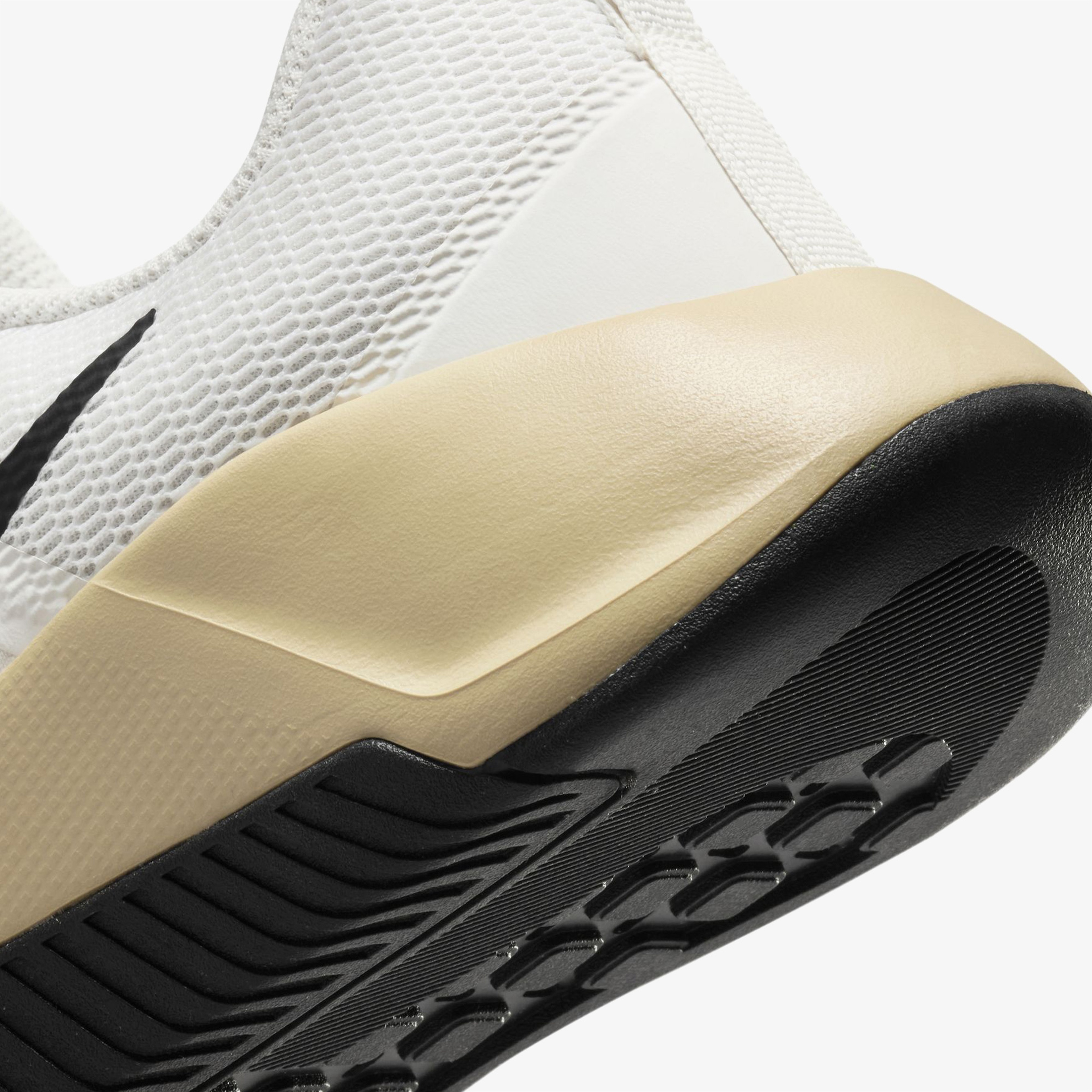 Nike Mc Trainer 3 Erkek Beyaz Antrenman Ayakkabısı