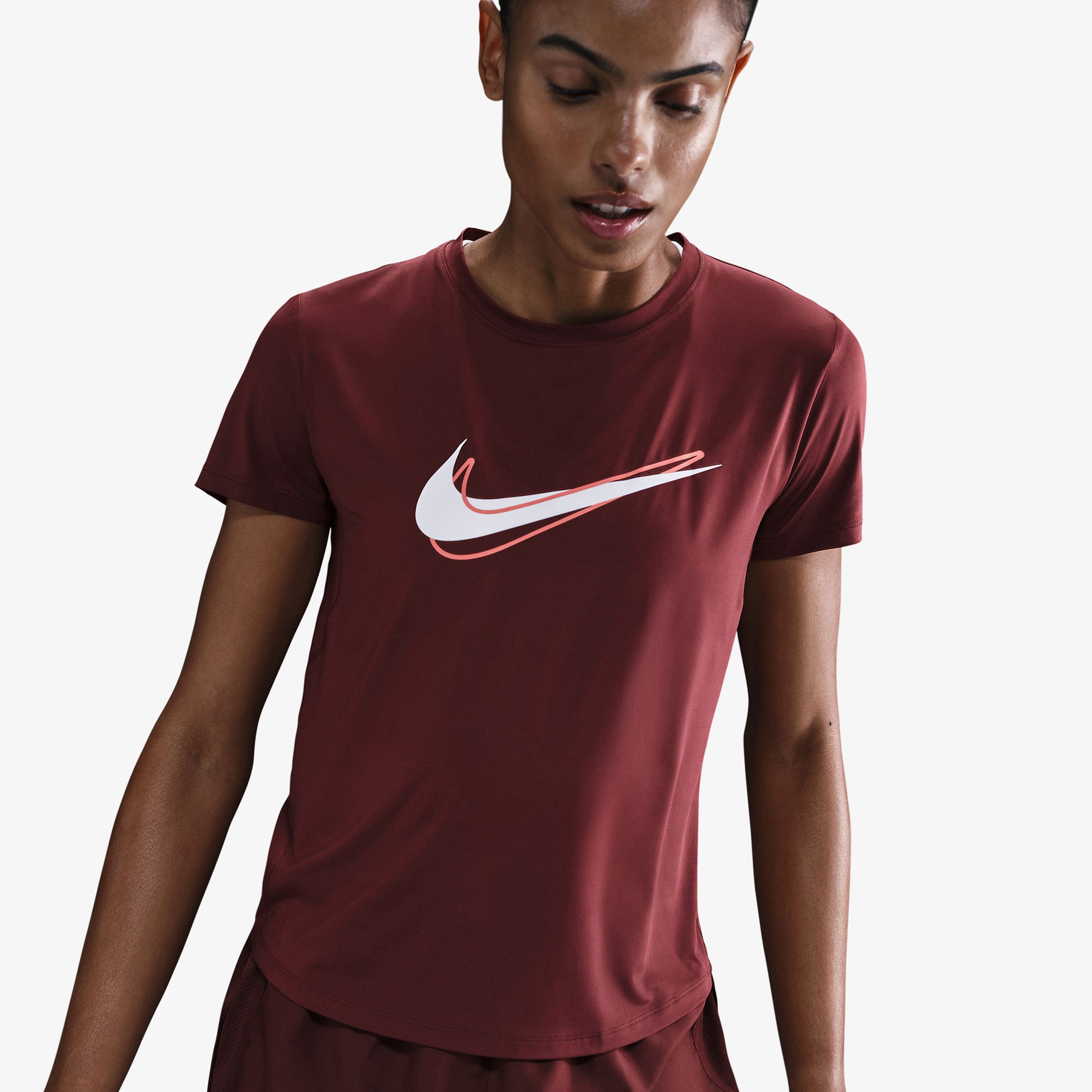 Nike One Swoosh Kadın Bordo Koşu T-Shirtü