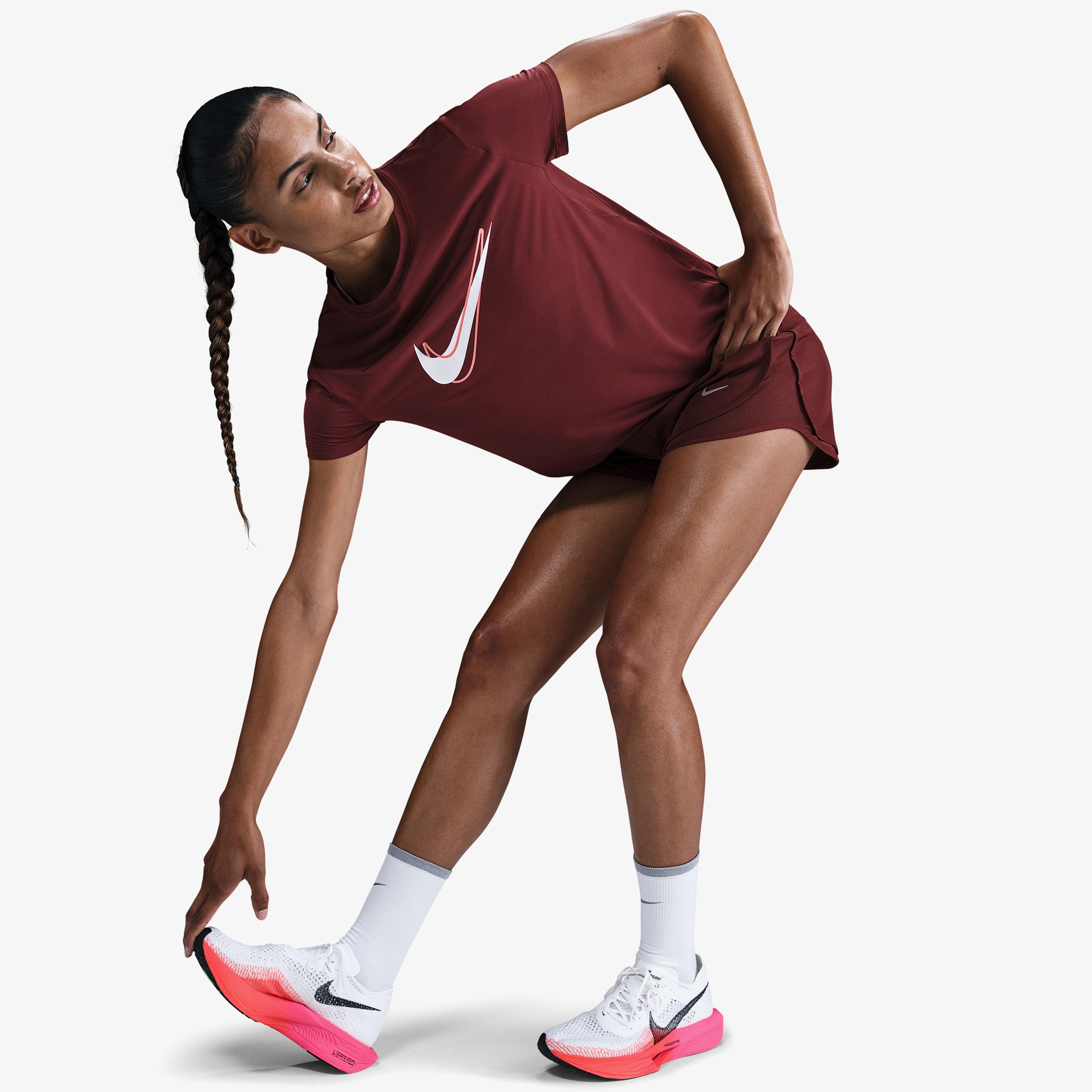 Nike One Swoosh Kadın Bordo Koşu T-Shirtü
