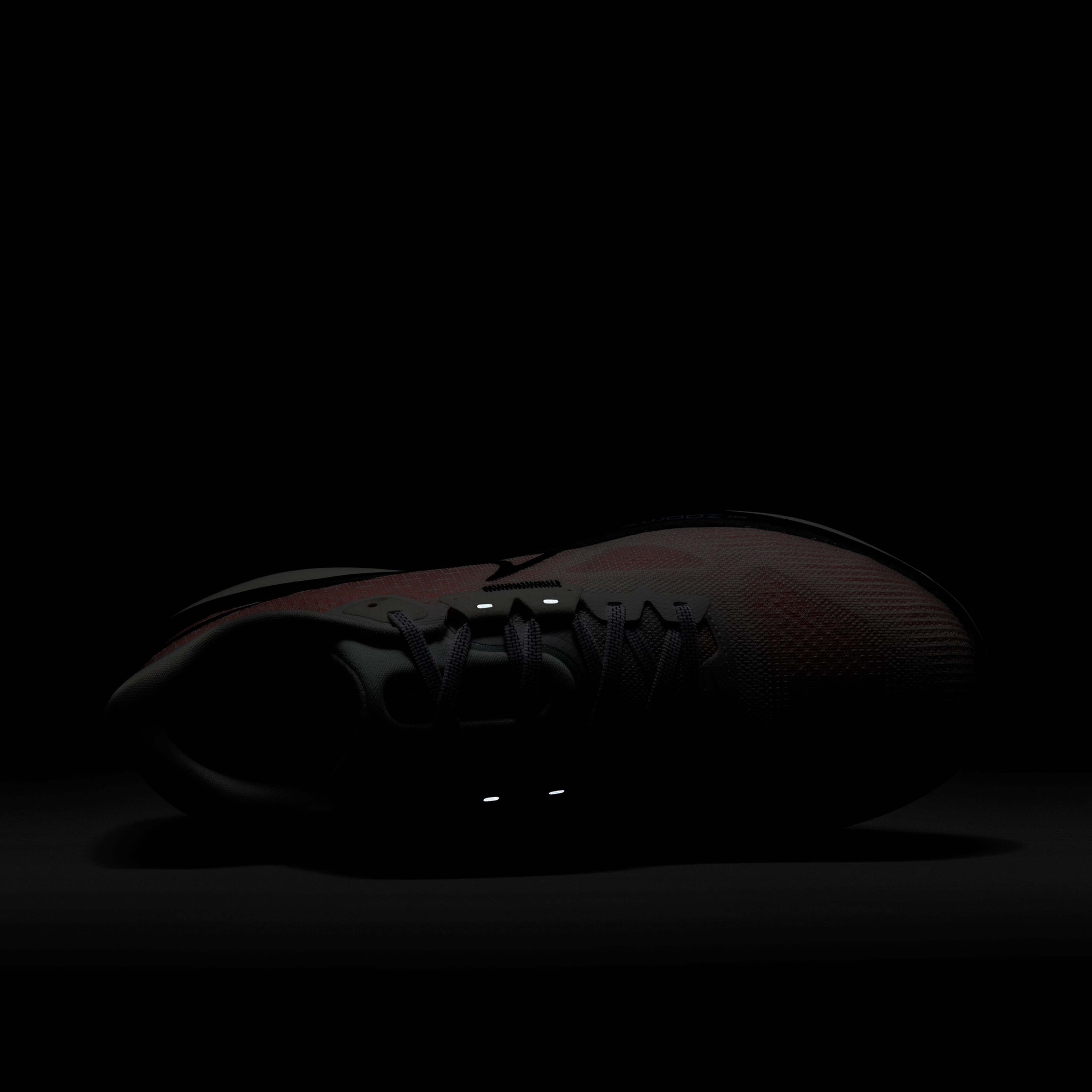 Nike Vomero 17 Erkek Pembe Koşu Ayakkabısı