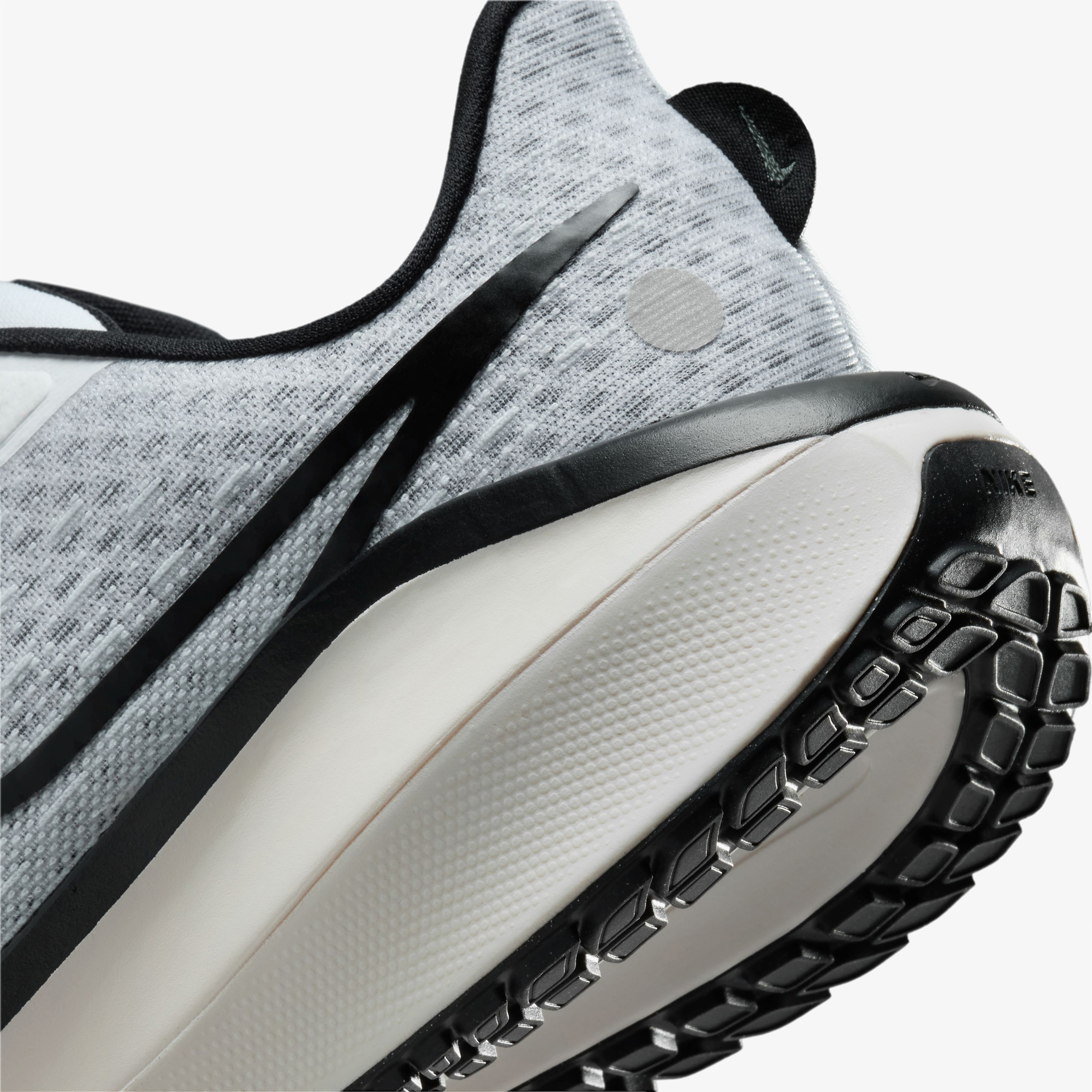 Nike Vomero 17 Kadın Beyaz Koşu Ayakkabısı