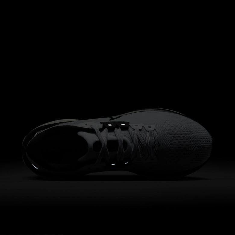 Nike Vomero 17 Kadın Beyaz Koşu Ayakkabısı