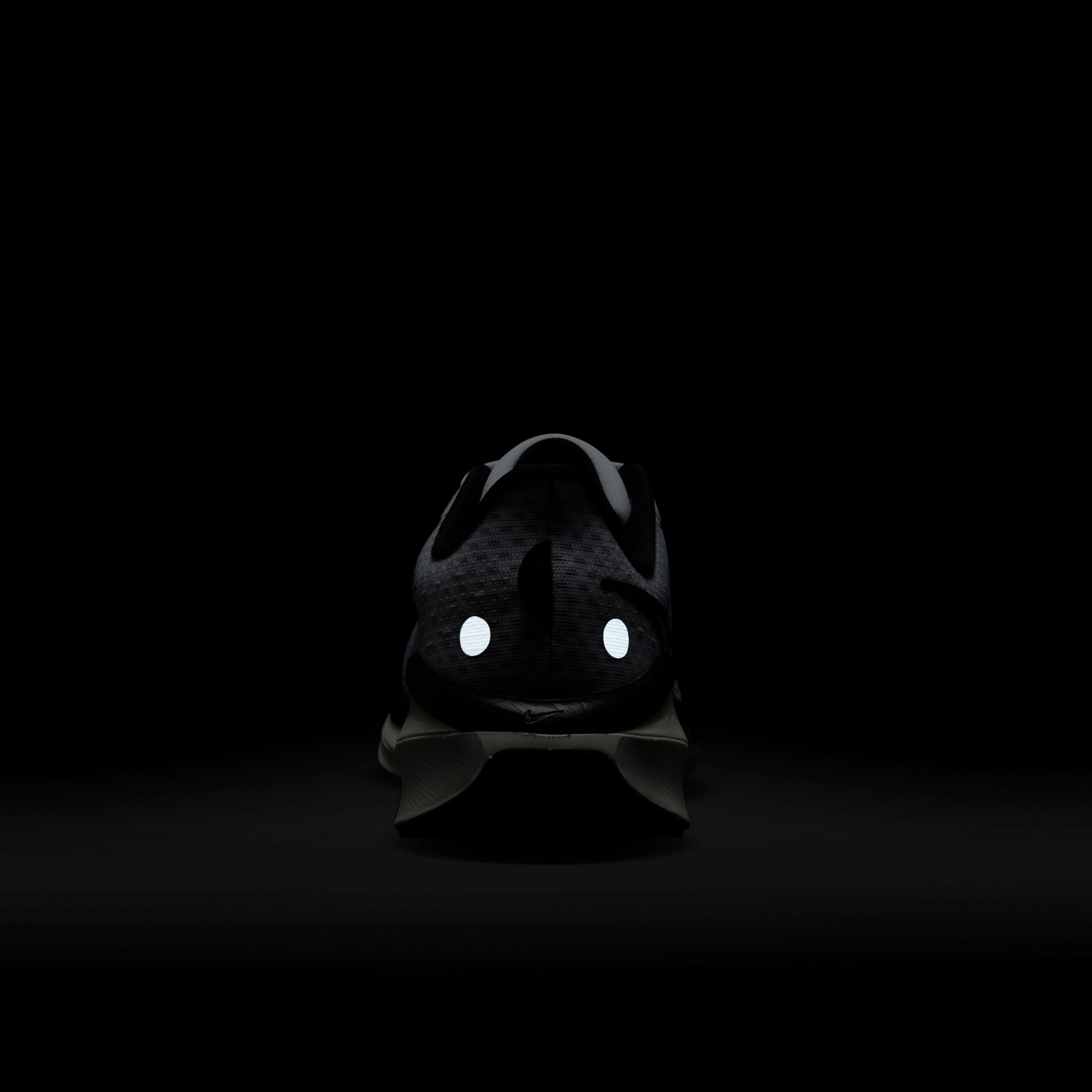 Nike Vomero 17 Kadın Beyaz Koşu Ayakkabısı