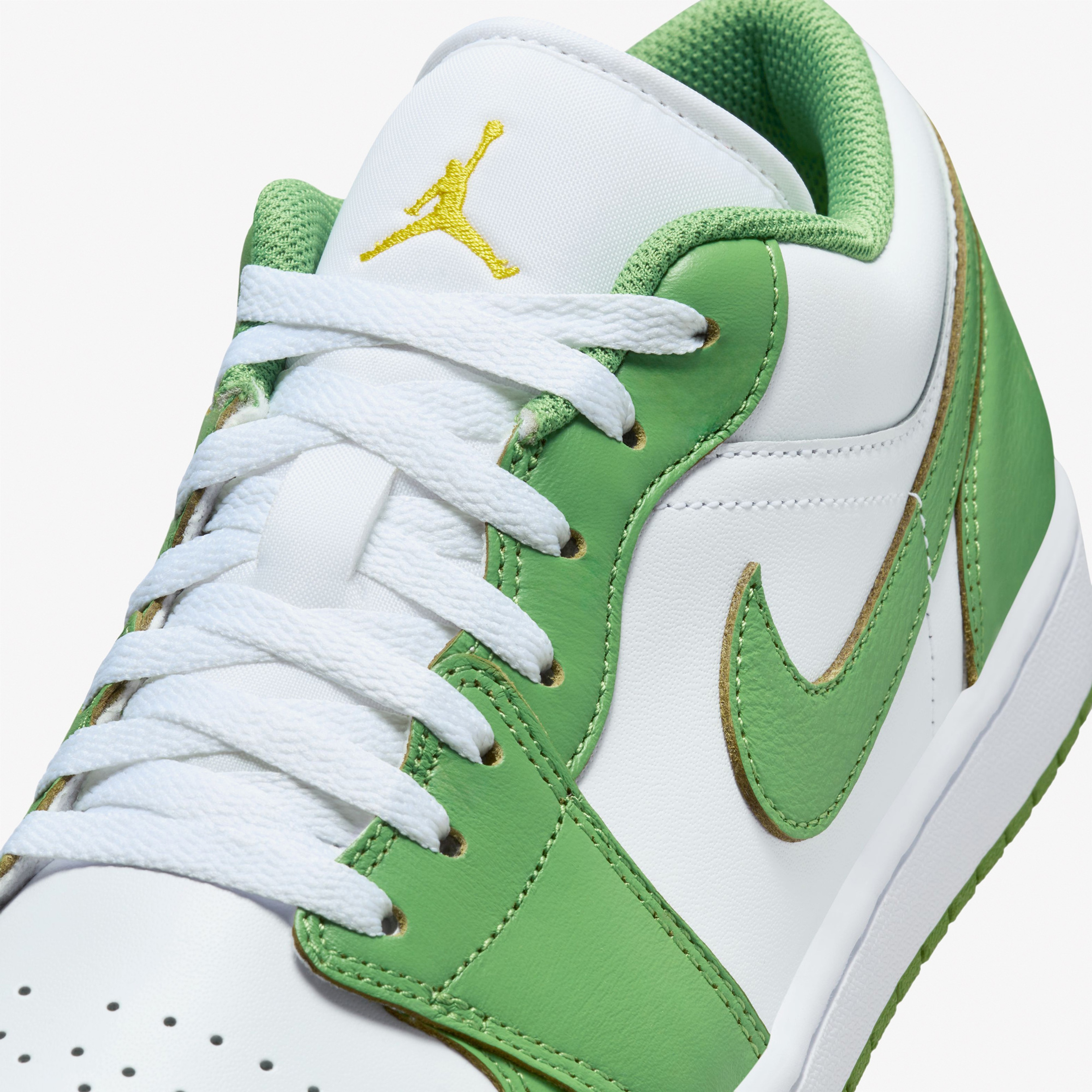 Jordan Air Jordan 1 Low SE Erkek Beyaz Sneaker