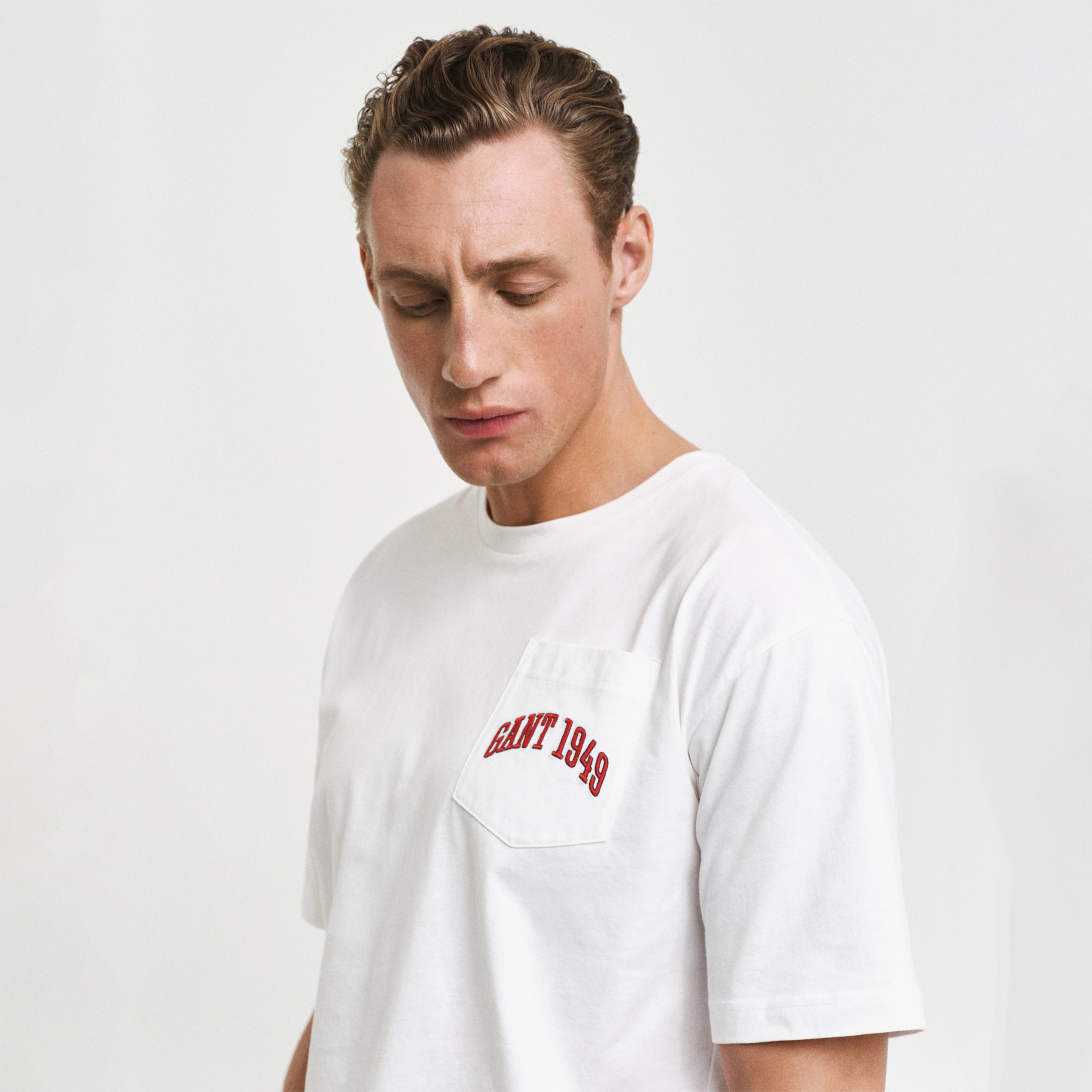 GANT Erkek Krem Relaxed Fit Bisiklet Yaka Logolu T-Shirt