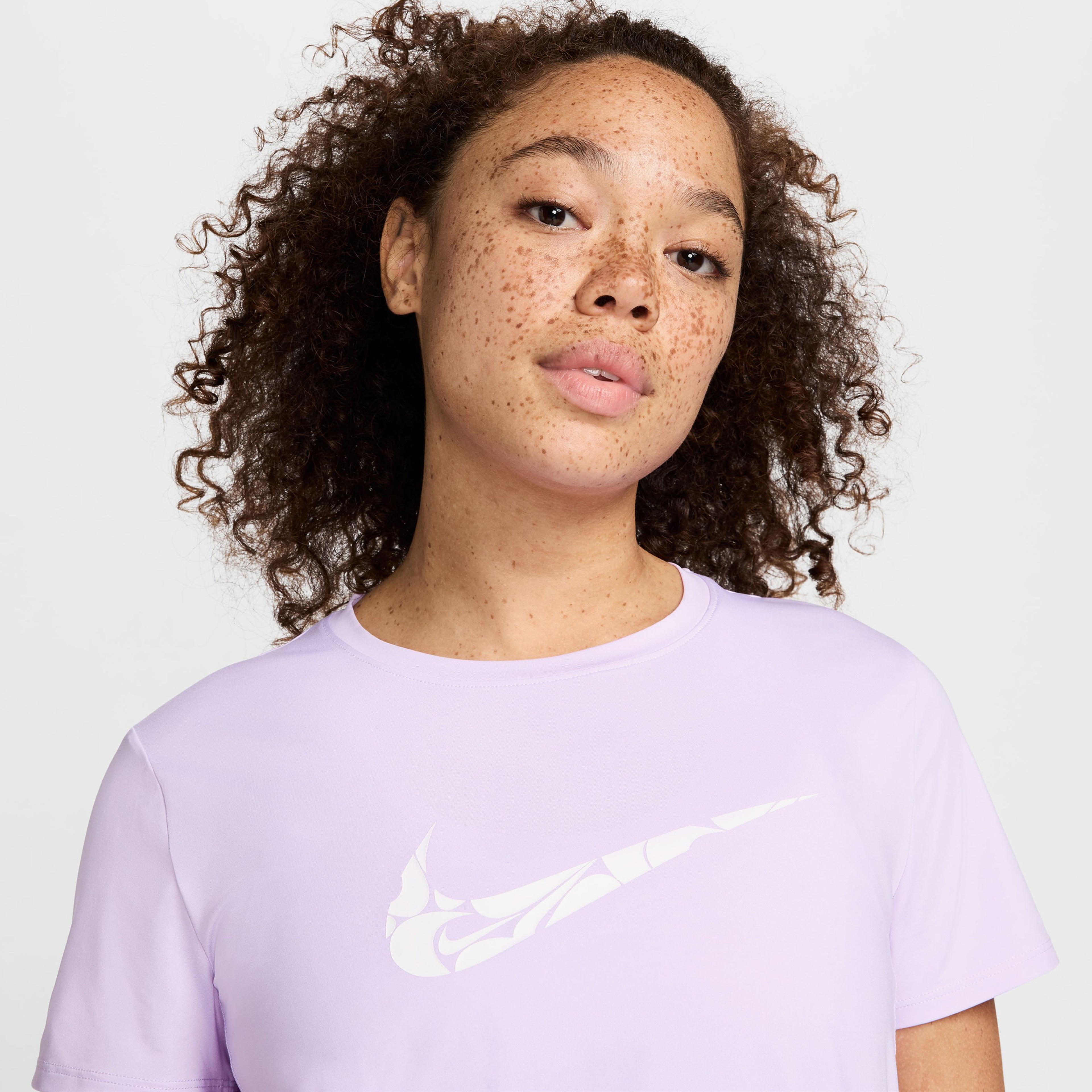 Nike Dri-Fit One Swoosh Kadın Mor T-Shirt
