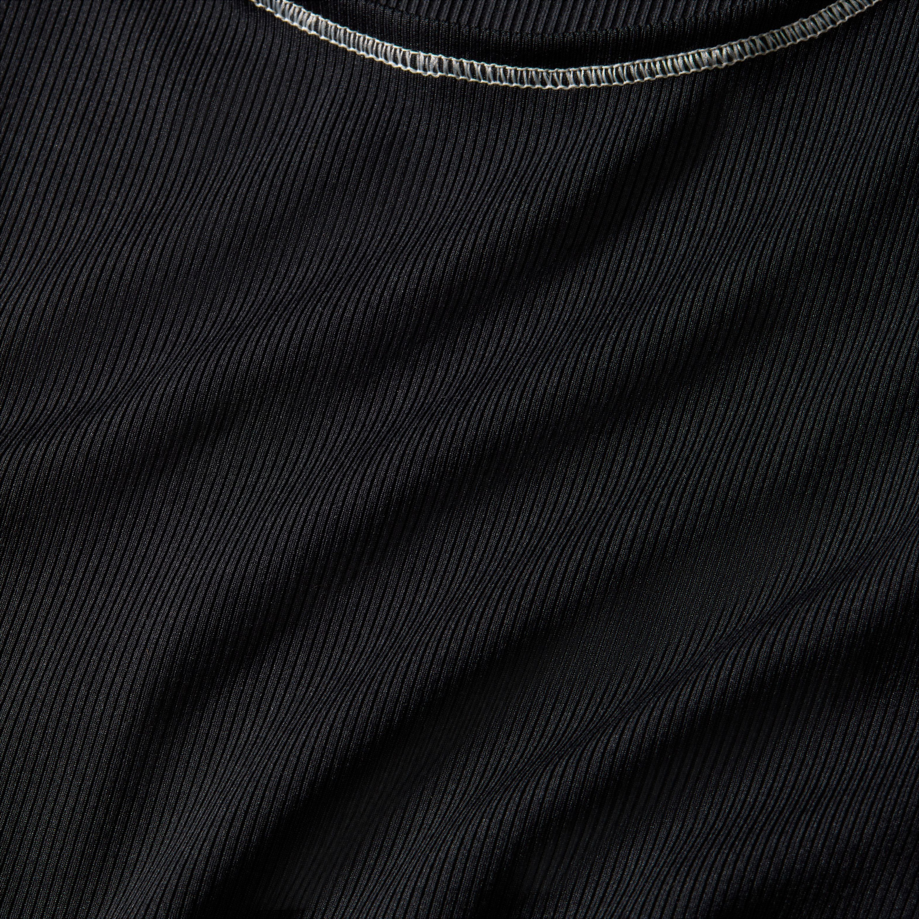 Nike Dri-Fit One Fitted Kadın Siyah Kolsuz T-Shirt