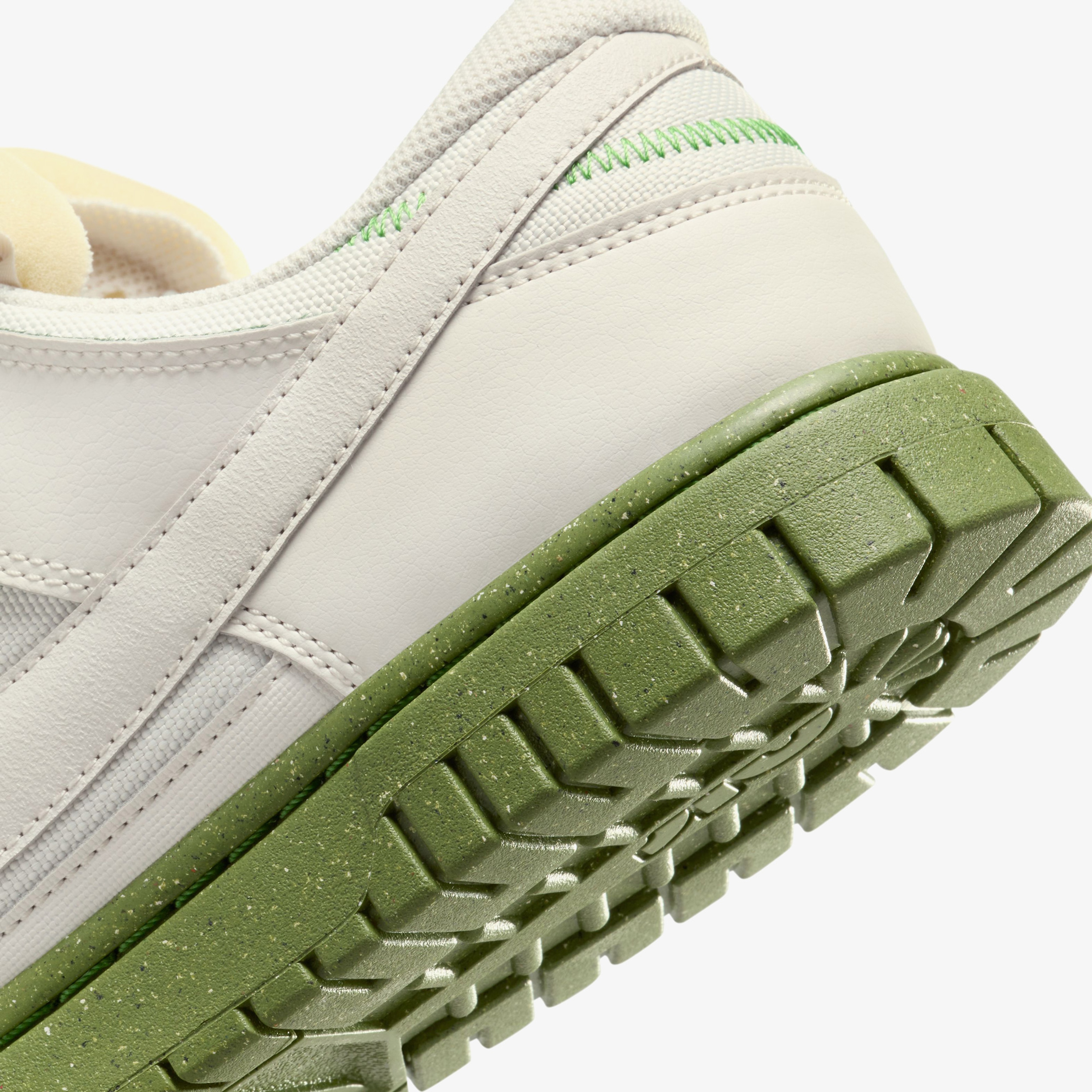 Nike Dunk Low Remastered Erkek Beyaz/Haki Spor Ayakkabı