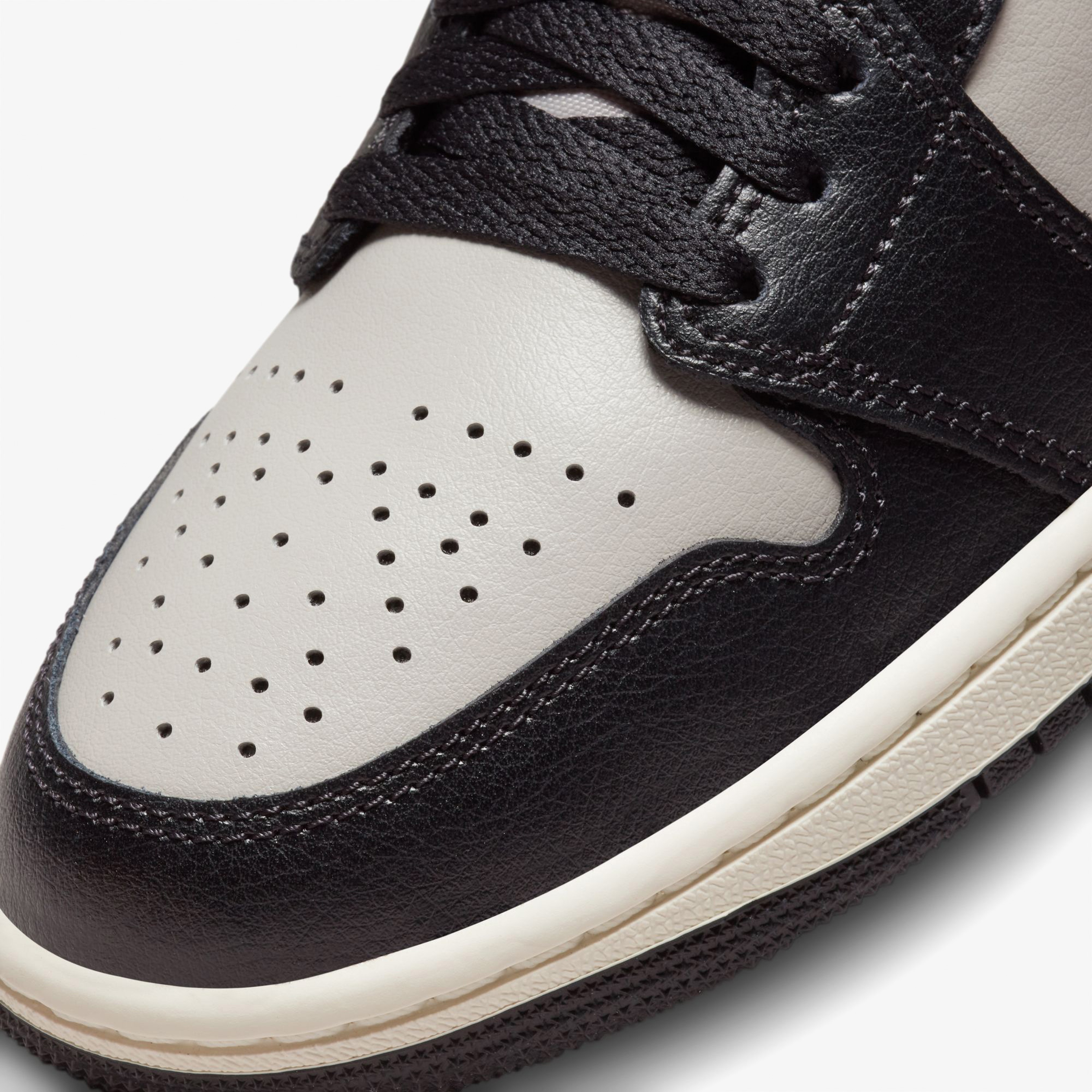 Jordan Air 1 Mid Kadın Siyah/Beyaz Sneaker