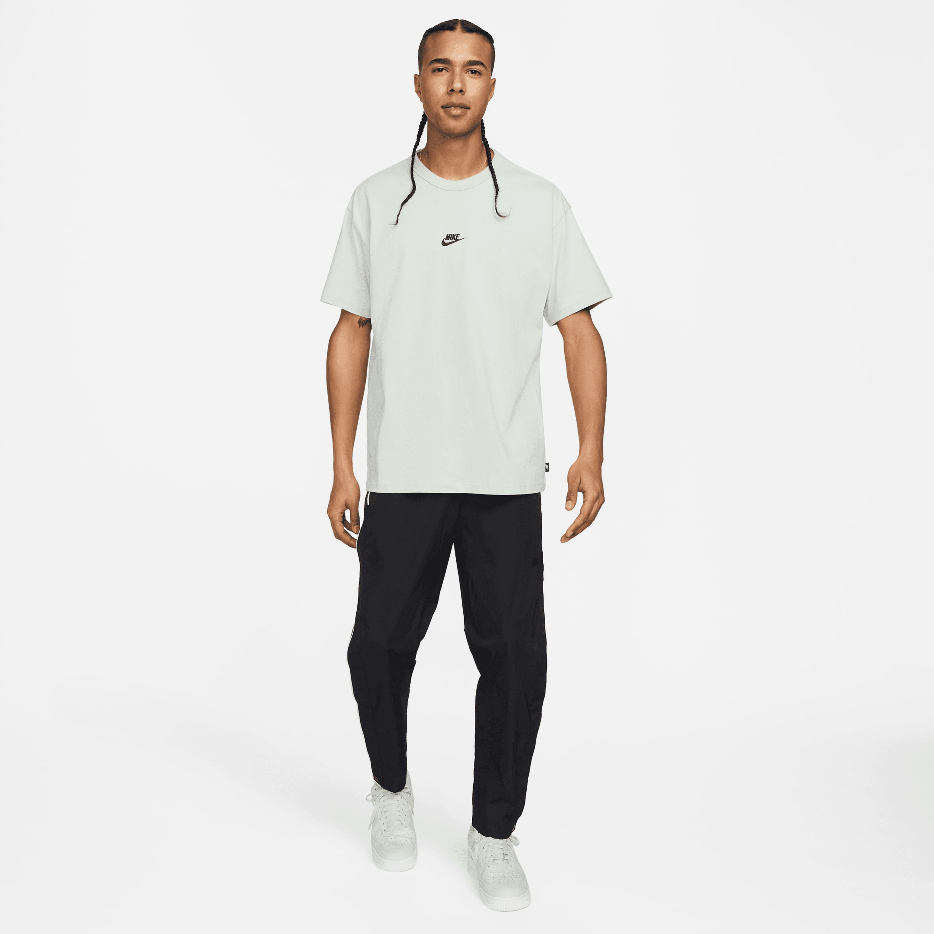 Nike Sportswear Premium Essentials Erkek Yeşil T-Shirt