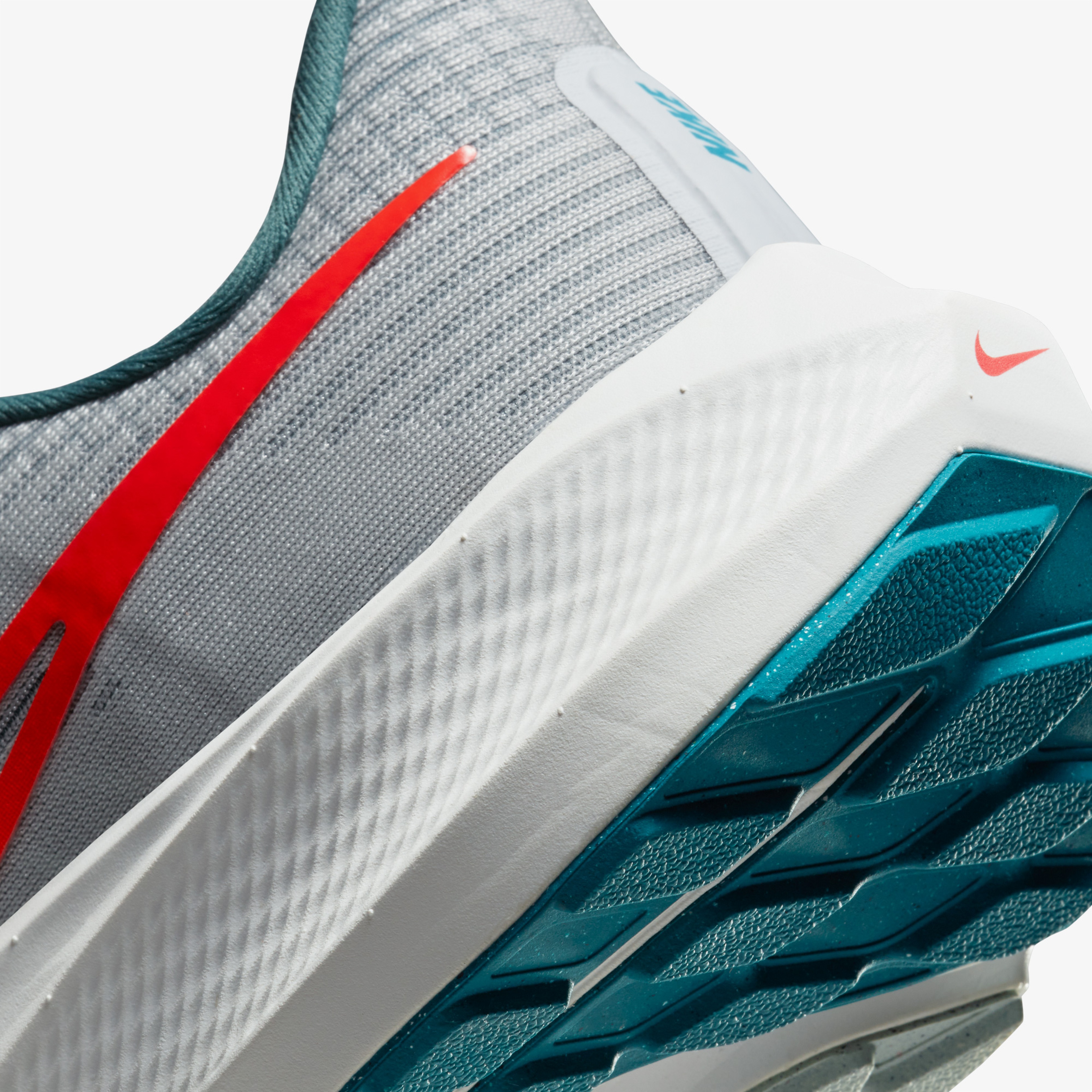 Nike Air Zoom Pegasus 39 Erkek Gri Spor Ayakkabı