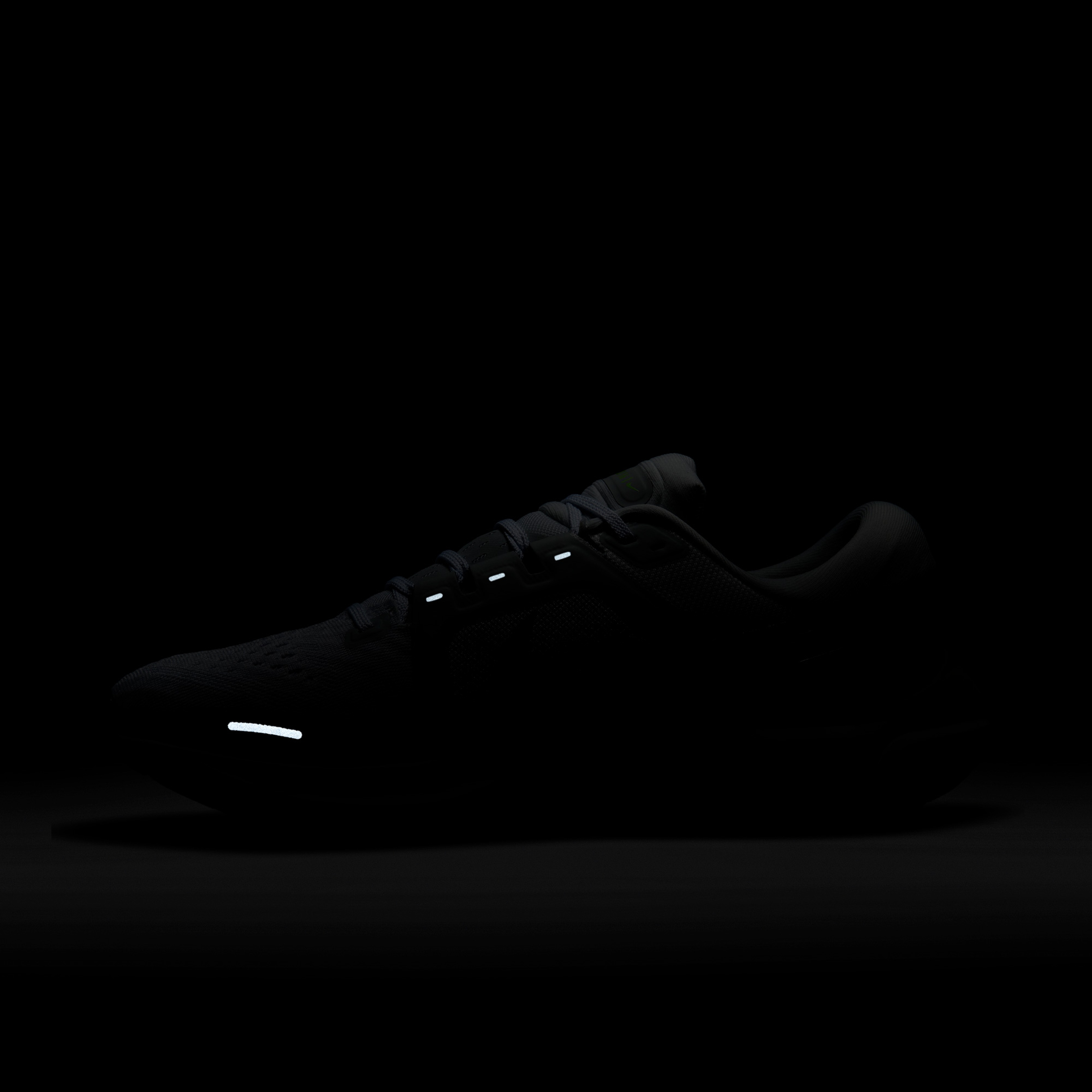 Nike Air Zoom Vomero 16 Erkek Beyaz Spor Ayakkabı