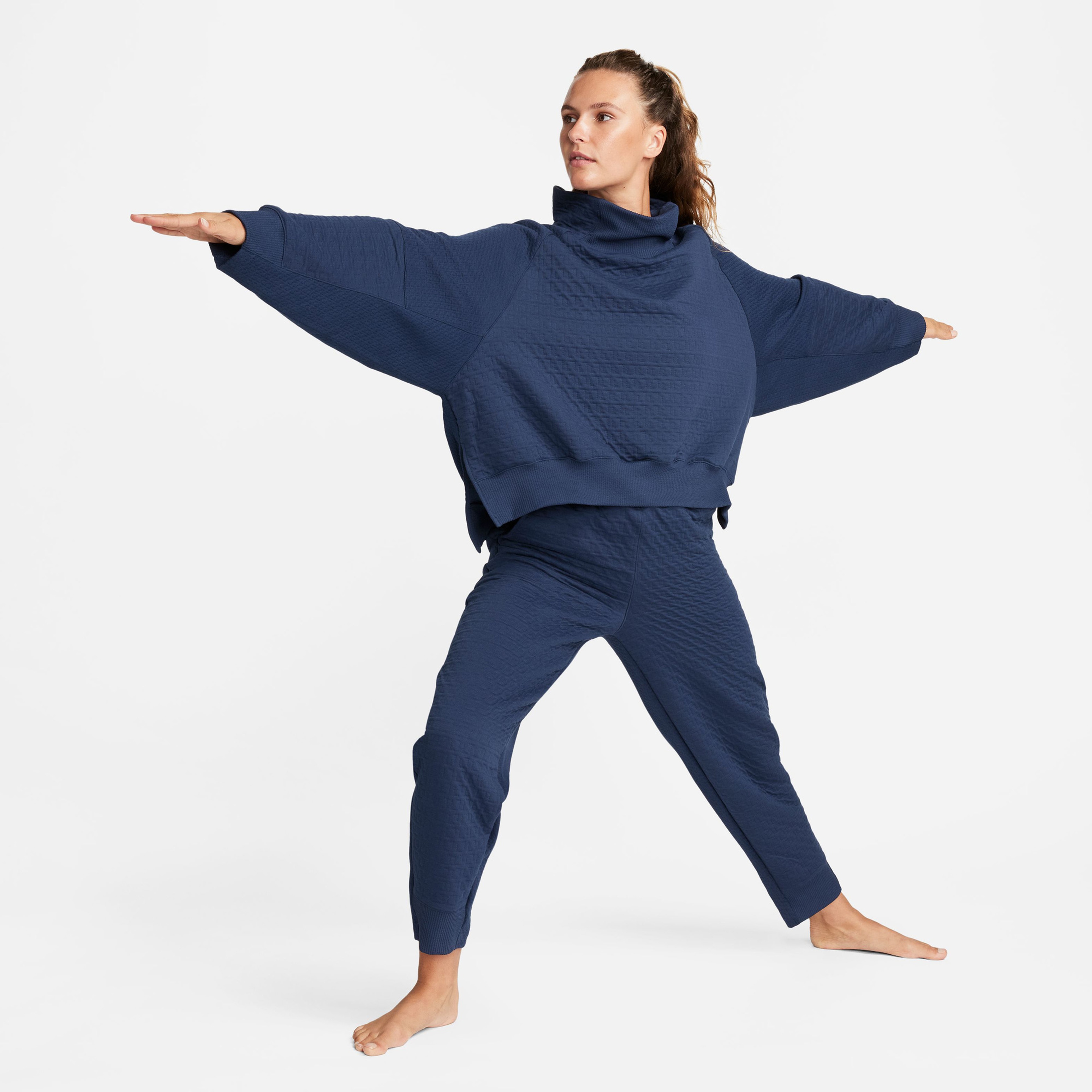 Nike Yoga Therma-FIT Fleece Kadın Lacivert Uzun Kollu T-Shirt