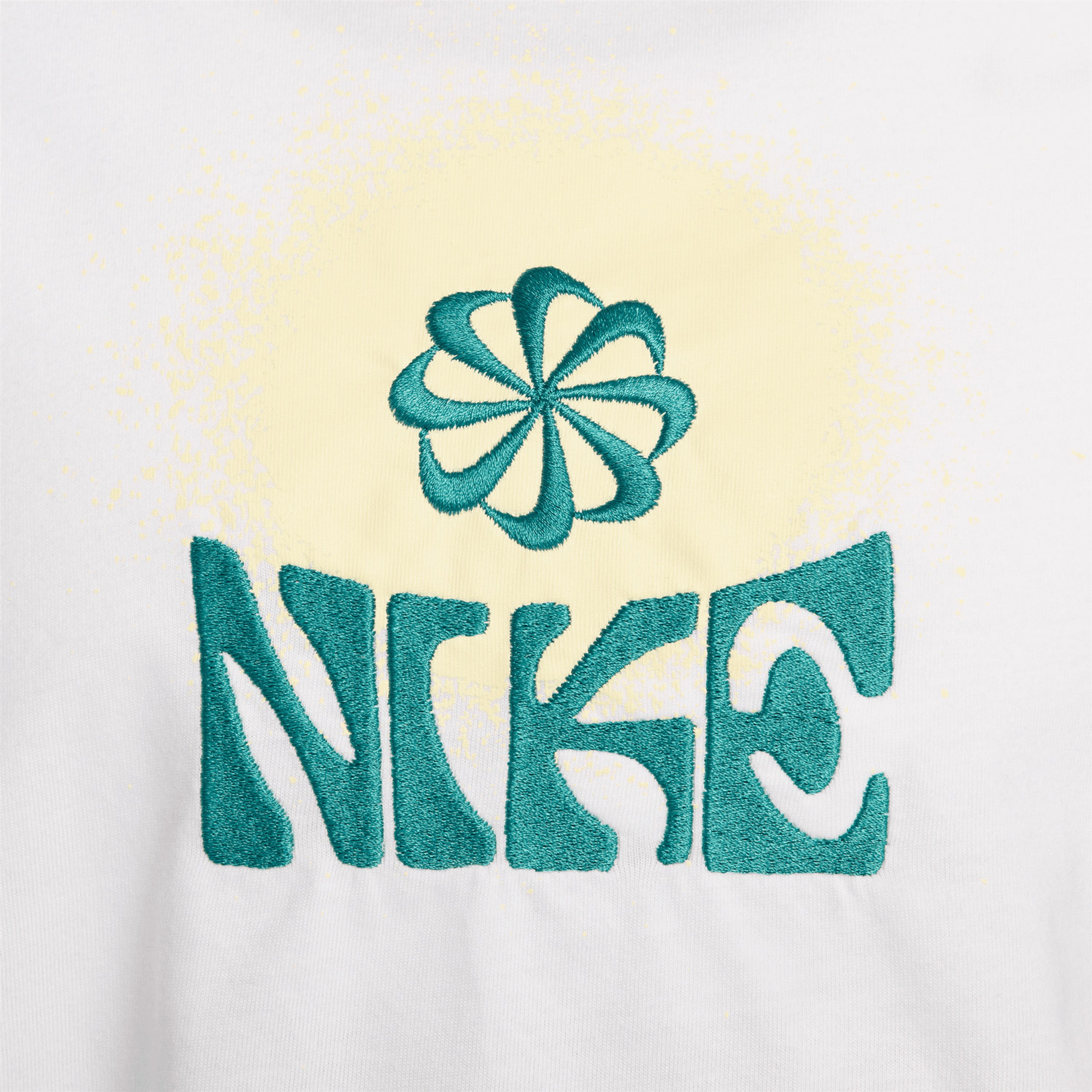 Nike Sportswear Kadın Beyaz T-Shirt
